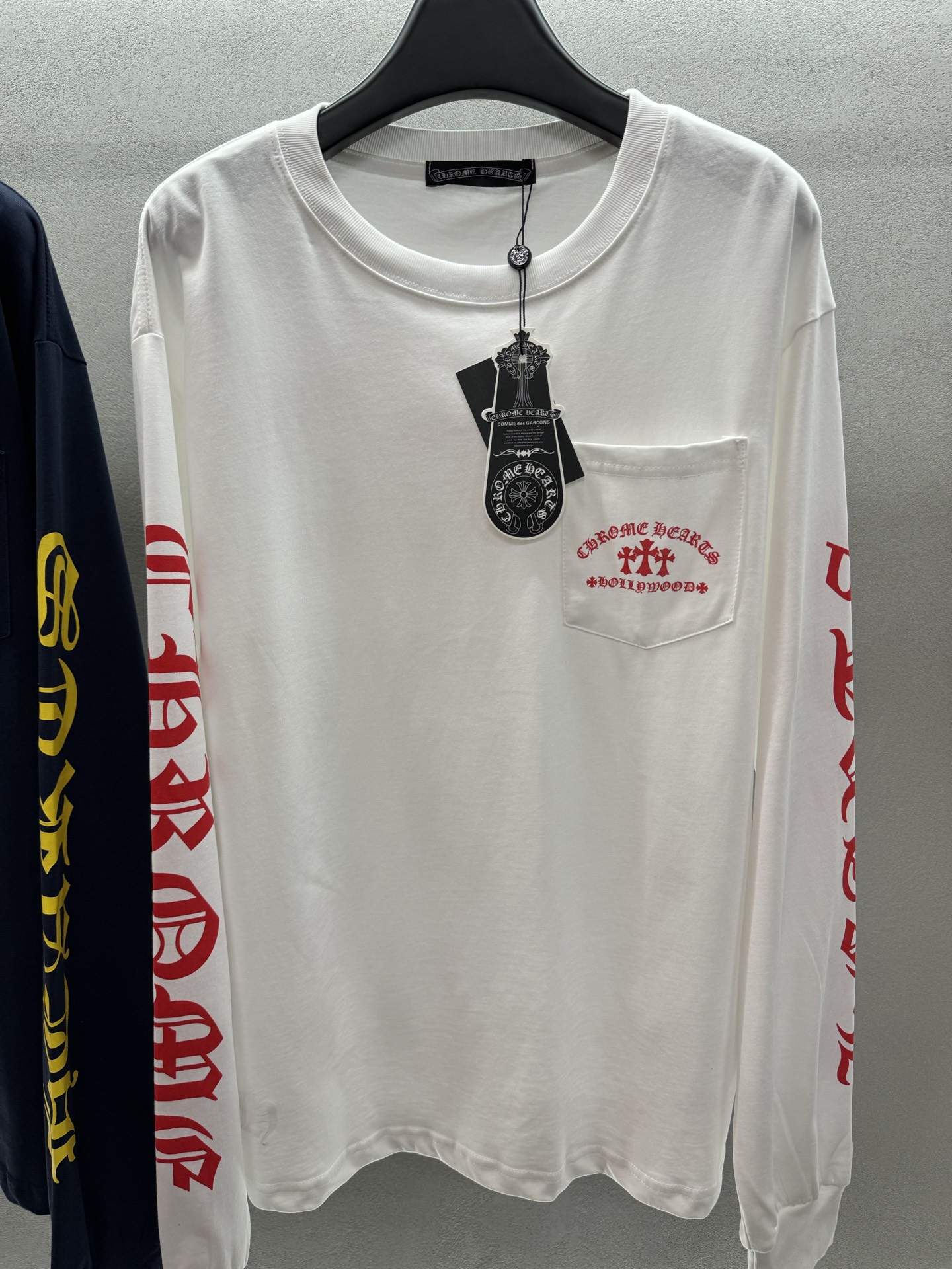 ￼ ❄️2025 Autumn and Winter❄️
！克罗*心，梵文长袖T恤，
简单一件蓝白色T恤