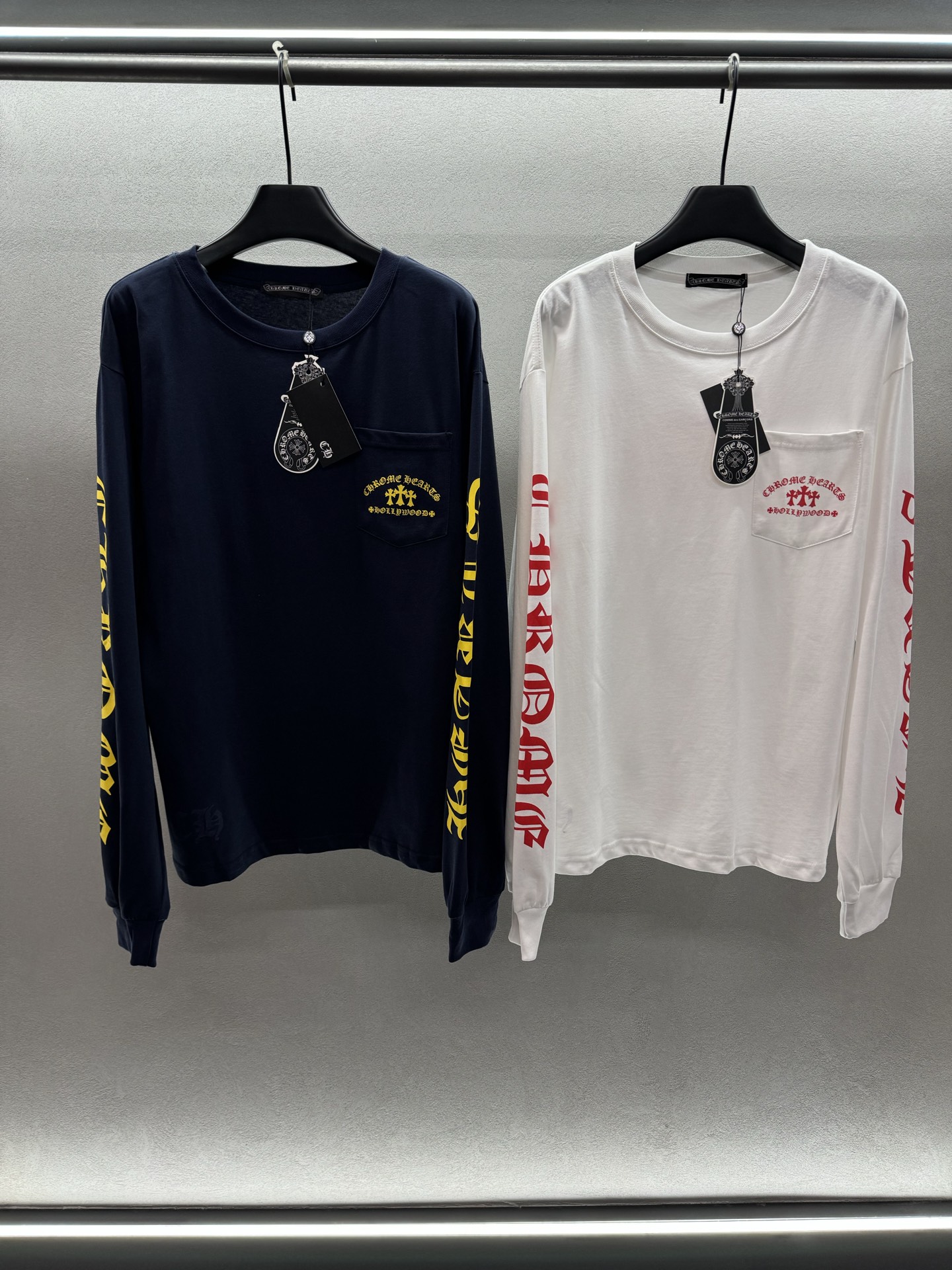 ￼ ❄️2025 Autumn and Winter❄️
！克罗*心，梵文长袖T恤，
简单一件蓝白色T恤