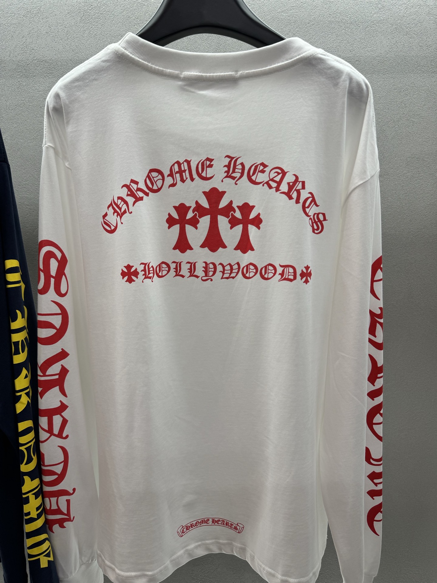 ￼ ❄️2025 Autumn and Winter❄️
！克罗*心，梵文长袖T恤，
简单一件蓝白色T恤