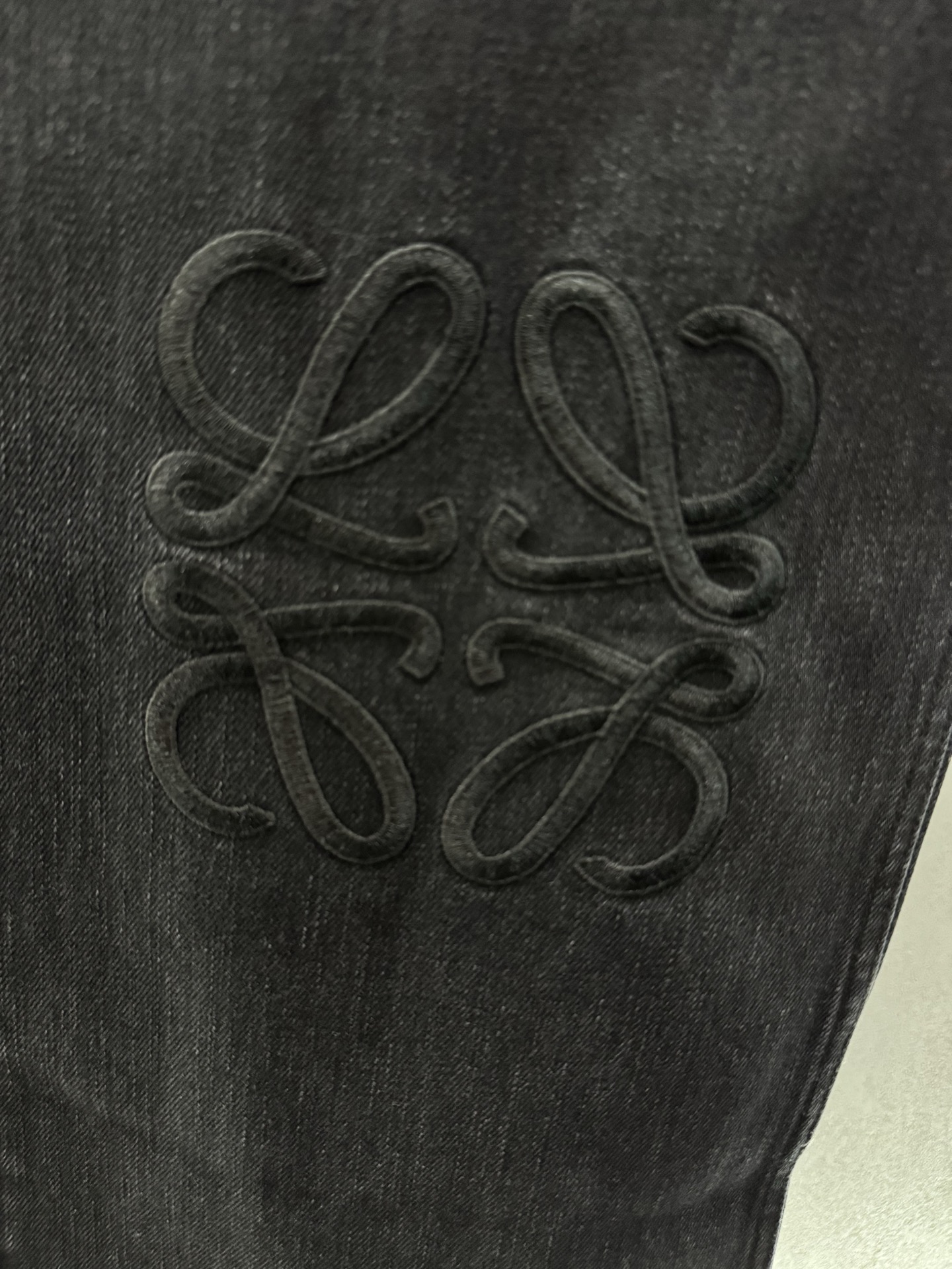 ￼ ❄️2025 Autumn and Winter❄️
！Loew*，膝盖刺绣logo长裤，
定制yb