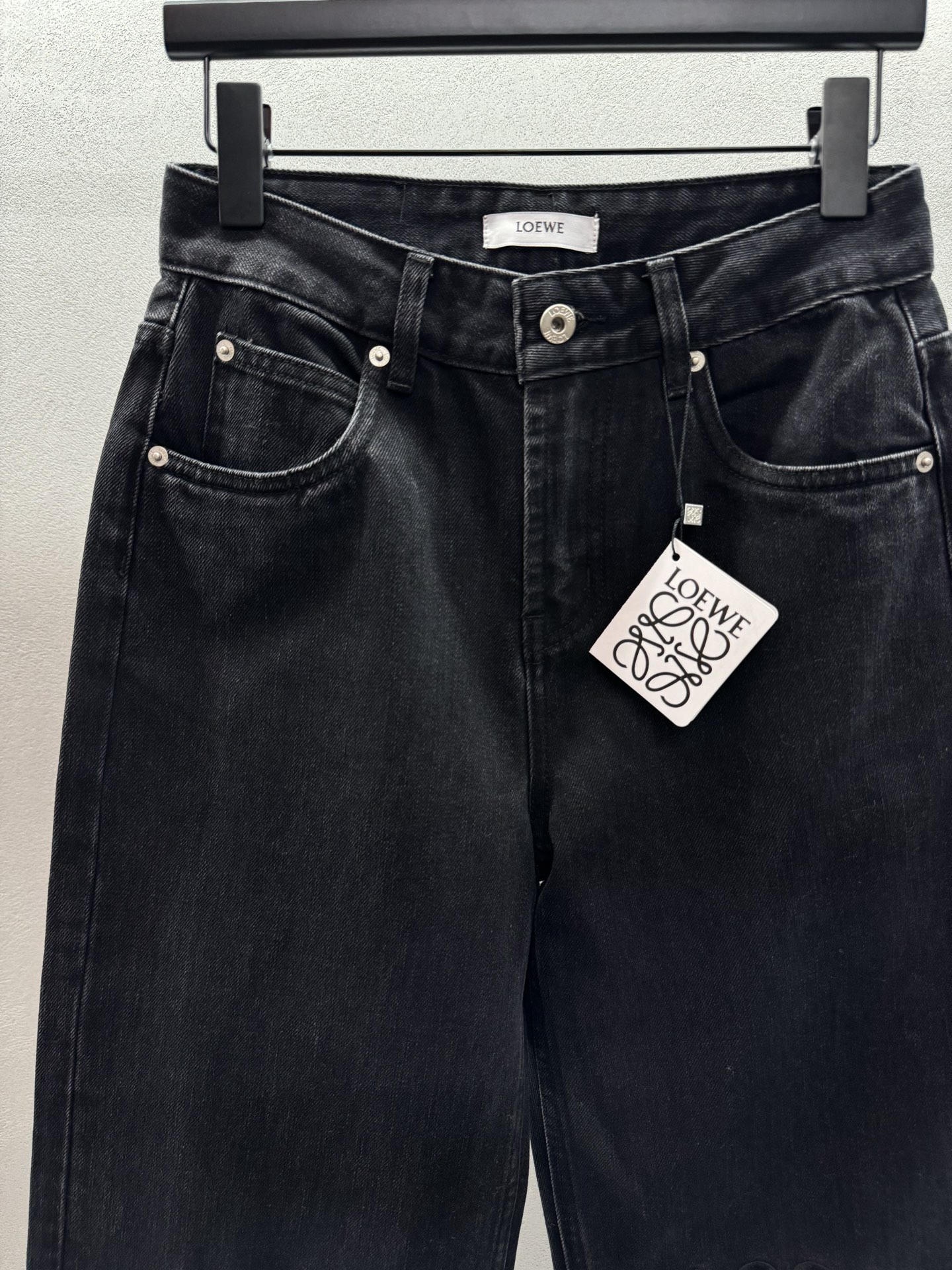 ￼ ❄️2025 Autumn and Winter❄️
！Loew*，膝盖刺绣logo长裤，
定制yb