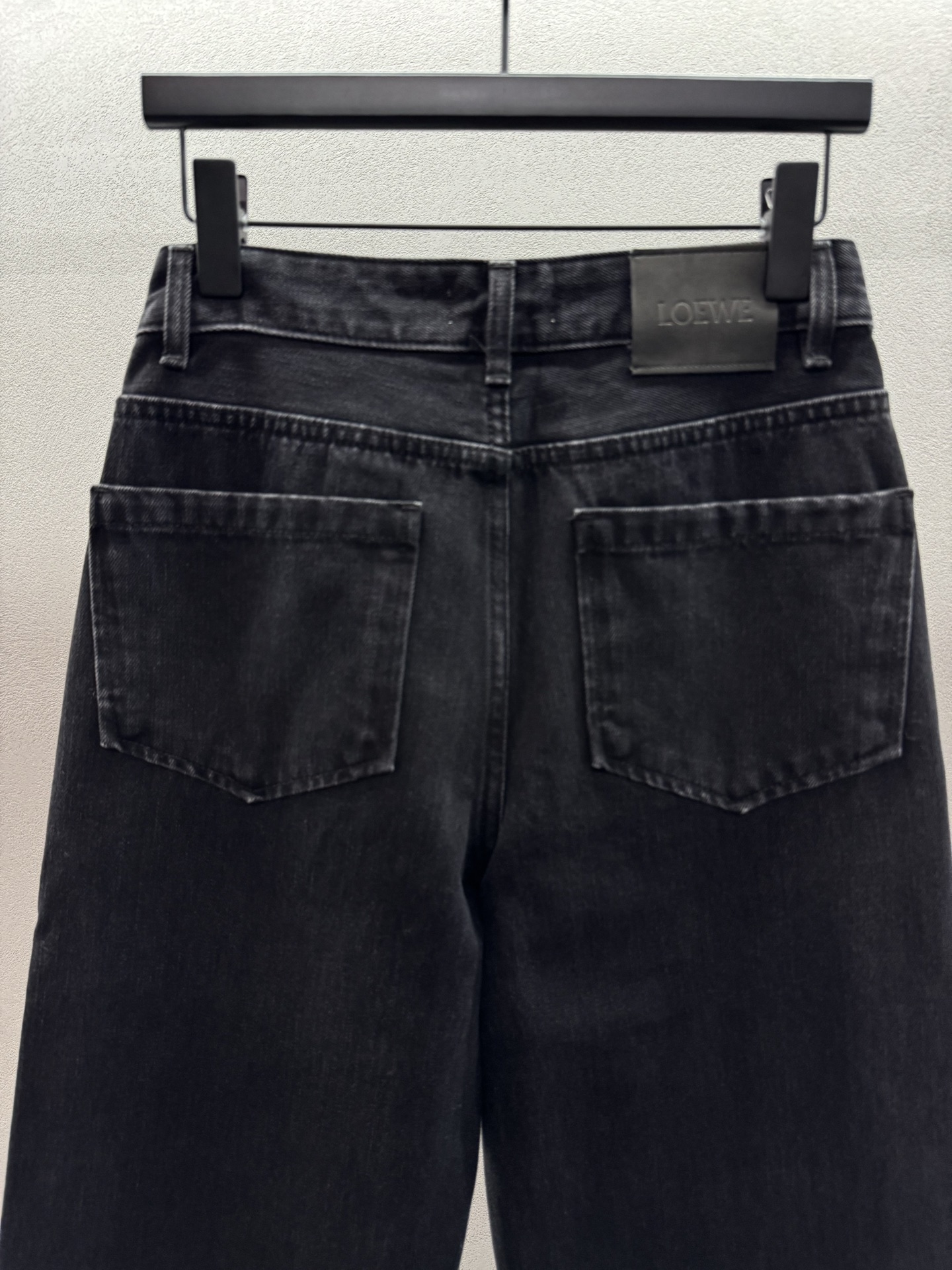 ￼ ❄️2025 Autumn and Winter❄️
！Loew*，膝盖刺绣logo长裤，
定制yb