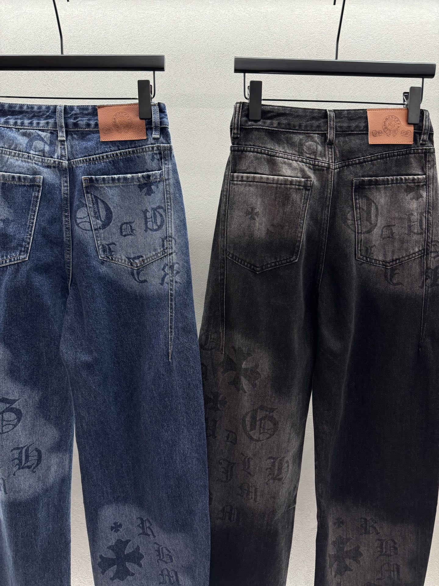 ￼ ❄️2025 Autumn and Winter❄️
！克罗*心，印花弯刀裤，
宽松设计增加了舒适度