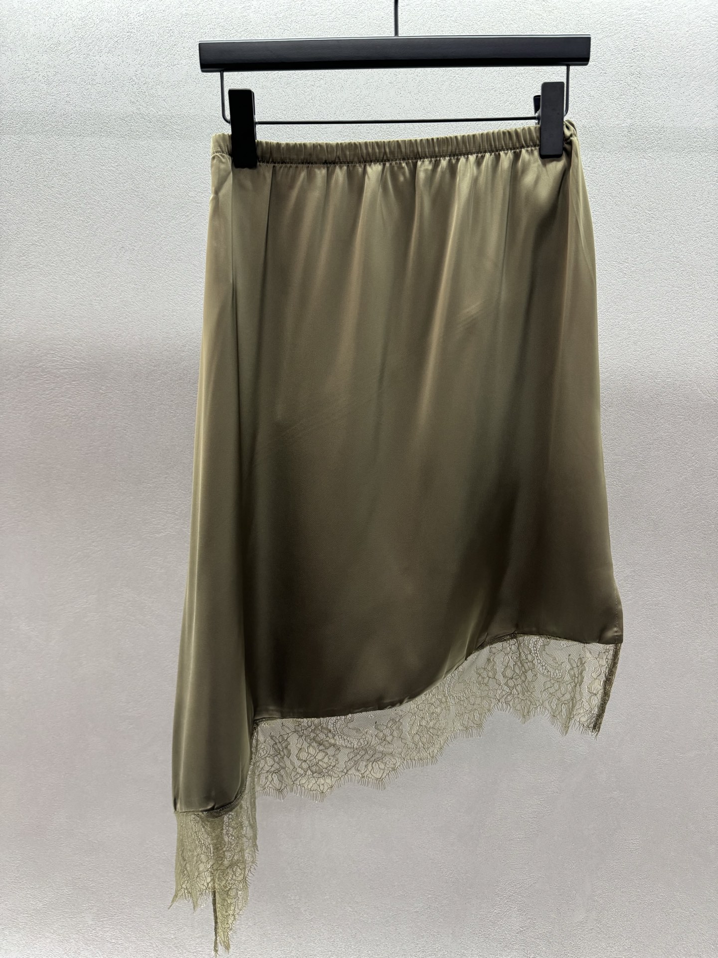 ￼ ❄️2025 Autumn and Winter❄️！re*Van，苔藓绿拼接蕾丝半裙，松弛感穿搭，