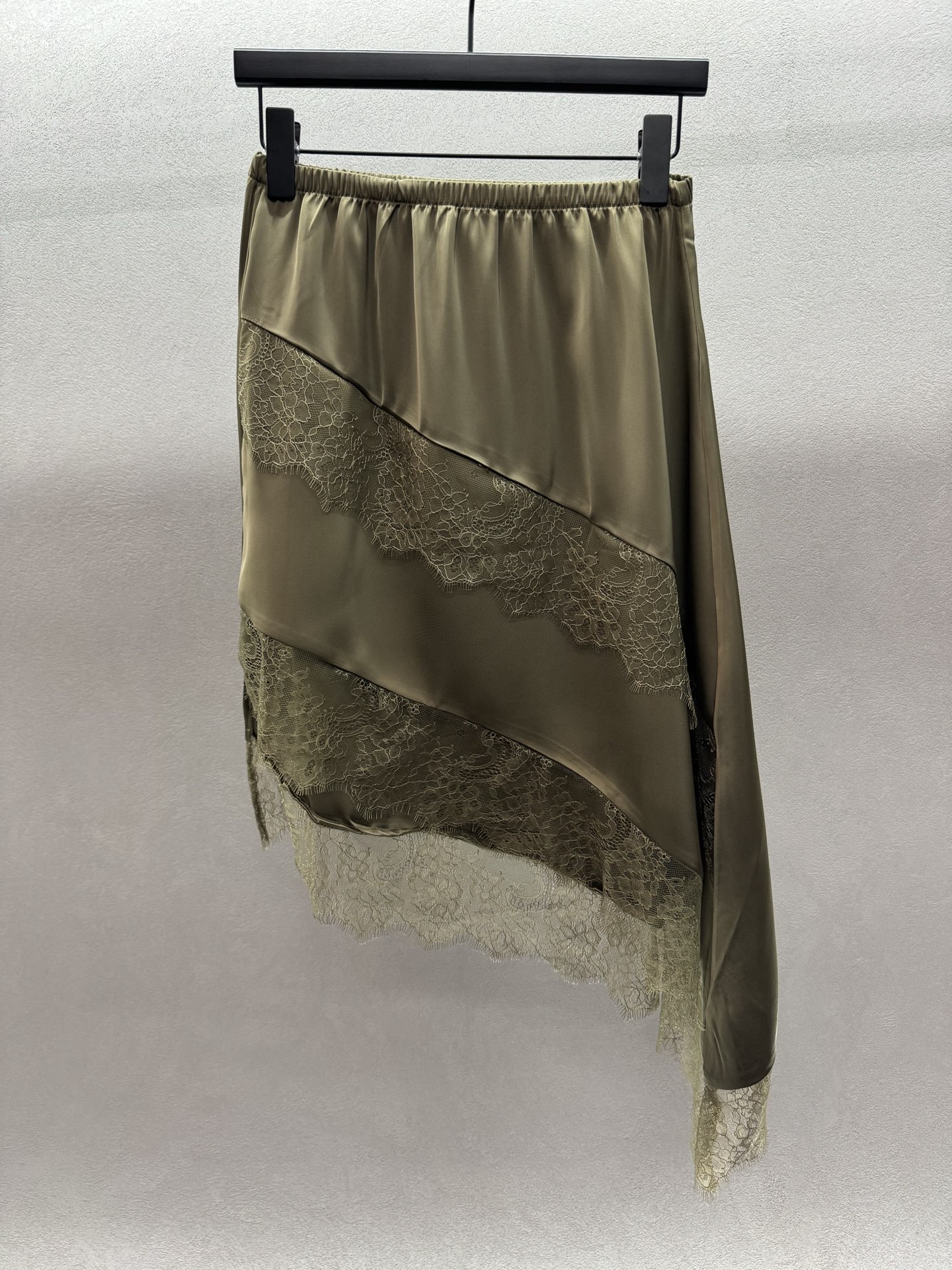 ￼ ❄️2025 Autumn and Winter❄️！re*Van，苔藓绿拼接蕾丝半裙，松弛感穿搭，