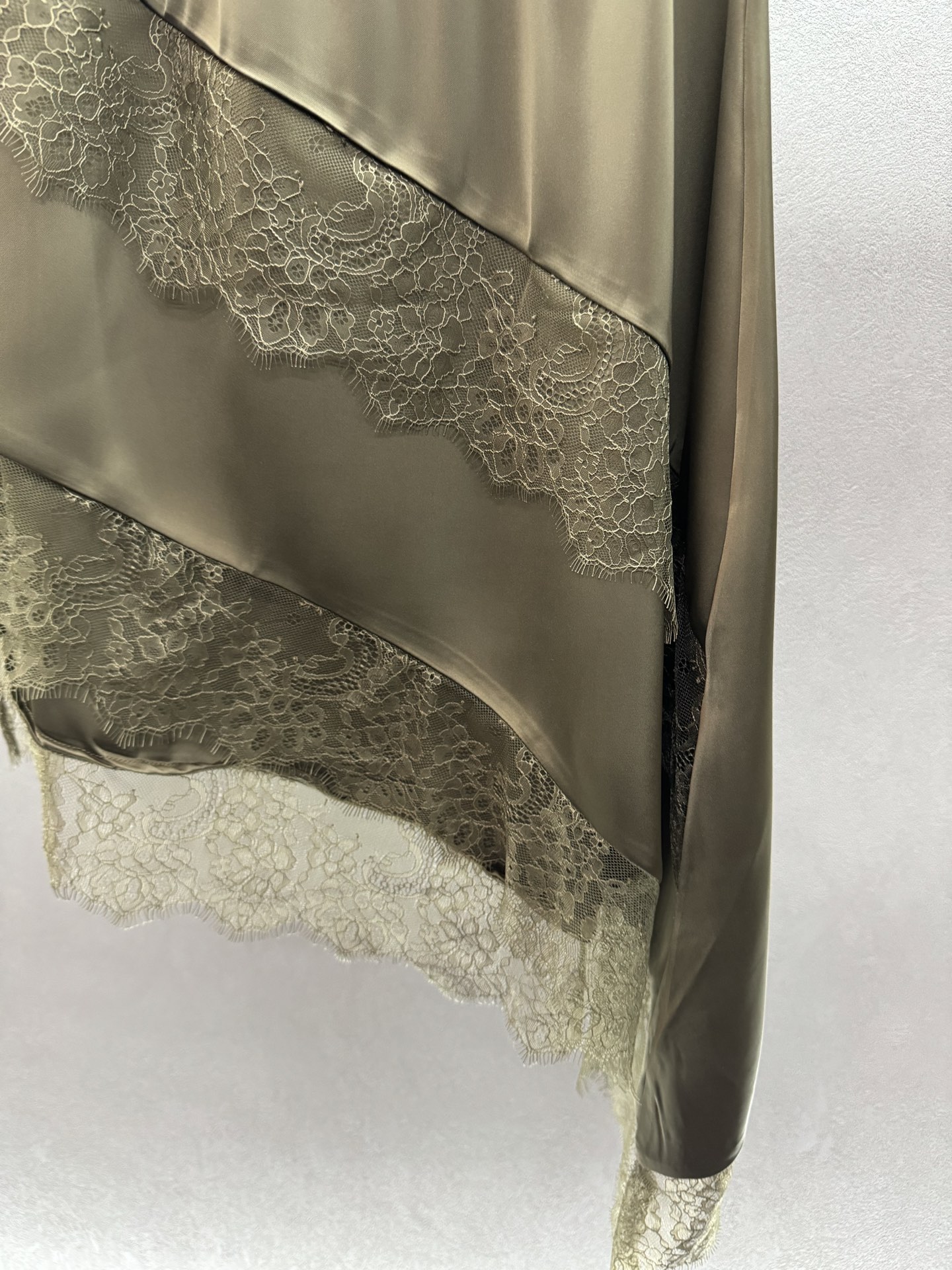 ￼ ❄️2025 Autumn and Winter❄️！re*Van，苔藓绿拼接蕾丝半裙，松弛感穿搭，