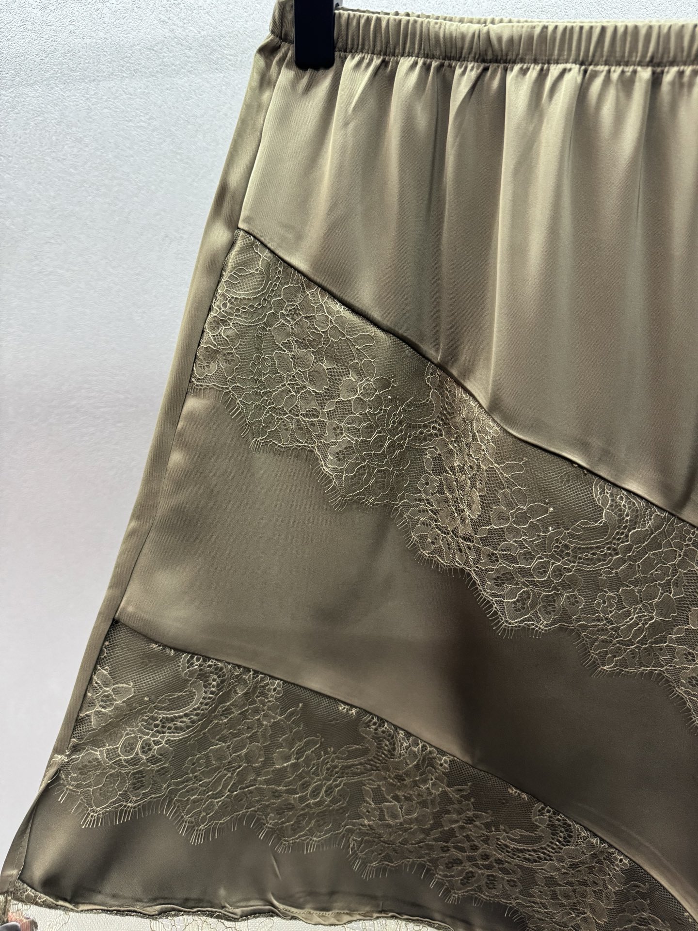 ￼ ❄️2025 Autumn and Winter❄️！re*Van，苔藓绿拼接蕾丝半裙，松弛感穿搭，