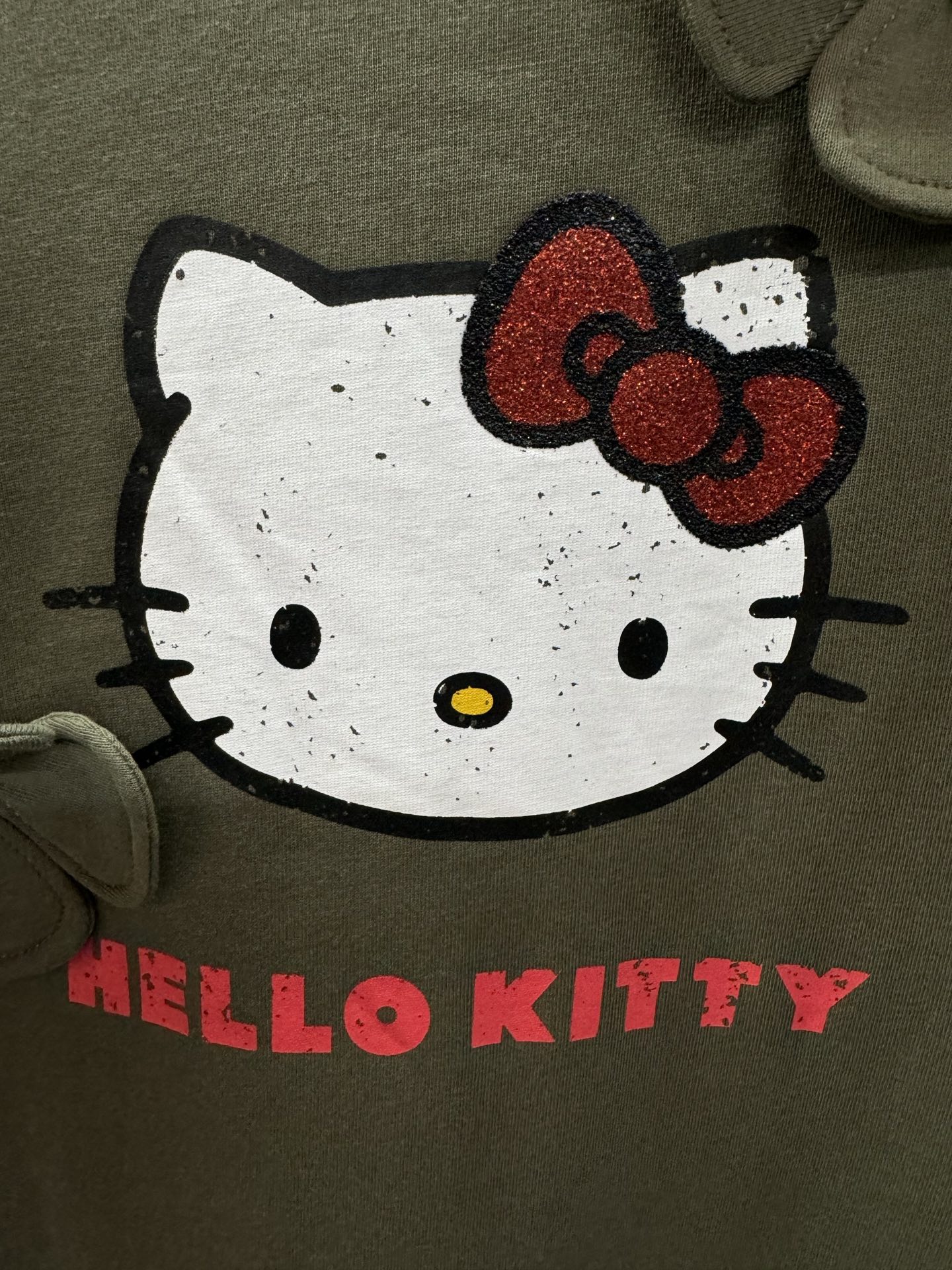 ￼ ❄️2025 Autumn and Winter❄️！Hello kitt*y短袖T，甜酷风军绿色T