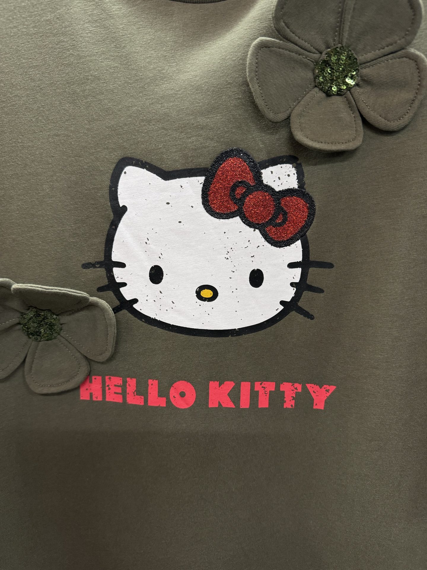 ￼ ❄️2025 Autumn and Winter❄️！Hello kitt*y短袖T，甜酷风军绿色T