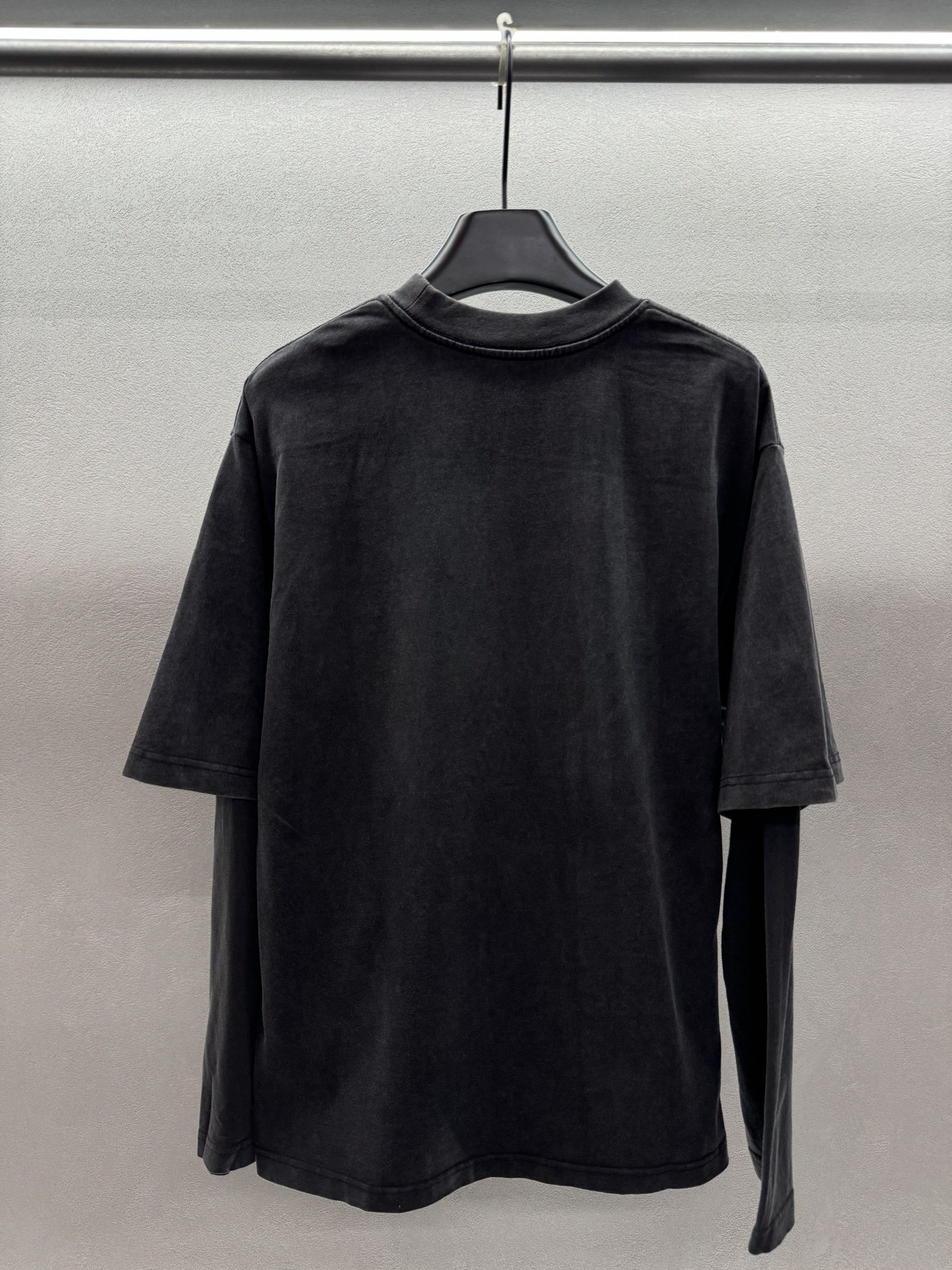 ￼ ❄️2025 Autumn and Winter❄️！cheer*，假两件长袖T，深灰配色太好看了，