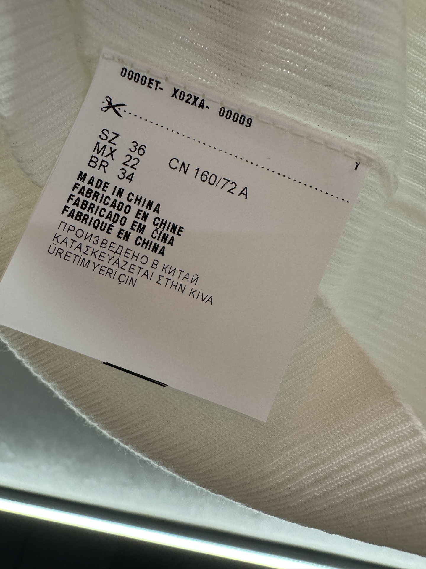 ￼ ❄️2025 Autumn and Winter❄️！MiuMi*，白色小背心，背心中的天花板，舒服