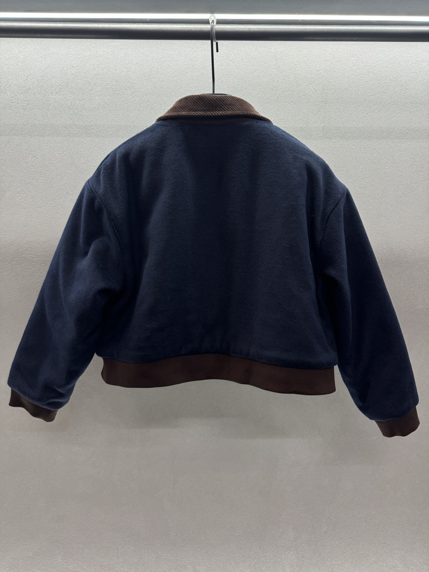 ￼ ❄️2025 Autumn and Winter❄️！MiuMi*，丝绒领拼羊毛混纺夹克外套，🉑盐🉑