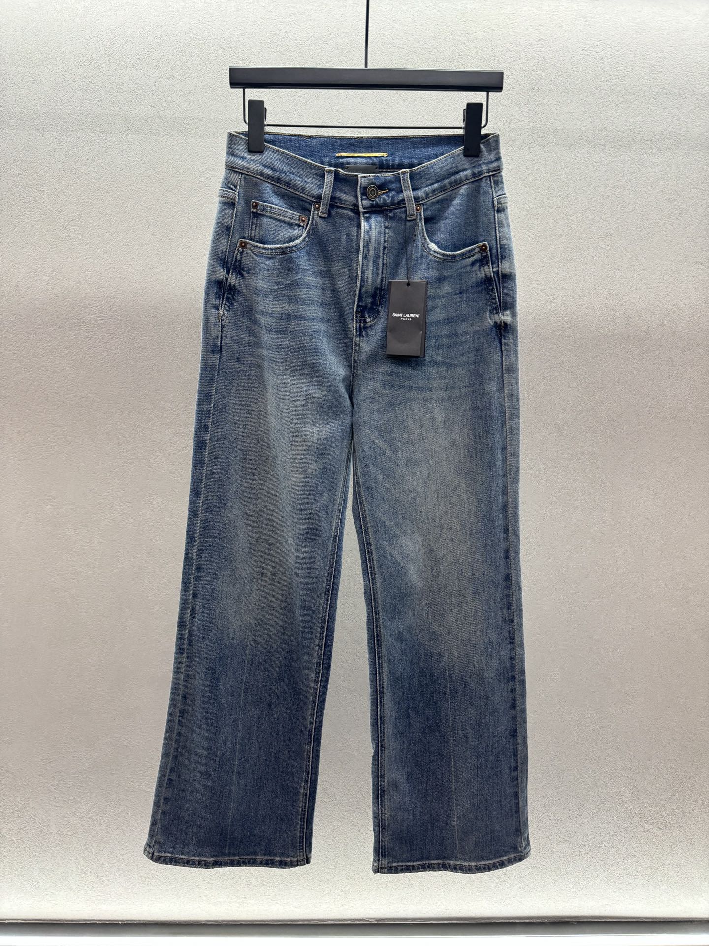 ￼ ❄️2025 Autumn and Winter❄️！YS1简约牛仔裤，牛仔纯棉材质，触感柔软细腻褶