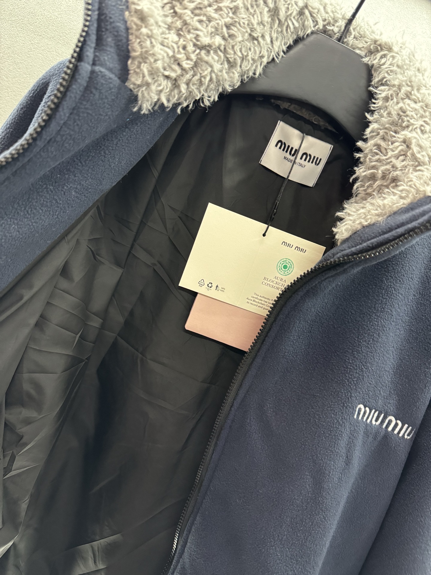 ￼ ❄️2025 Autumn and Winter❄️！MiuMi*，摇粒绒棉服，加厚摇粒绒外套，领口