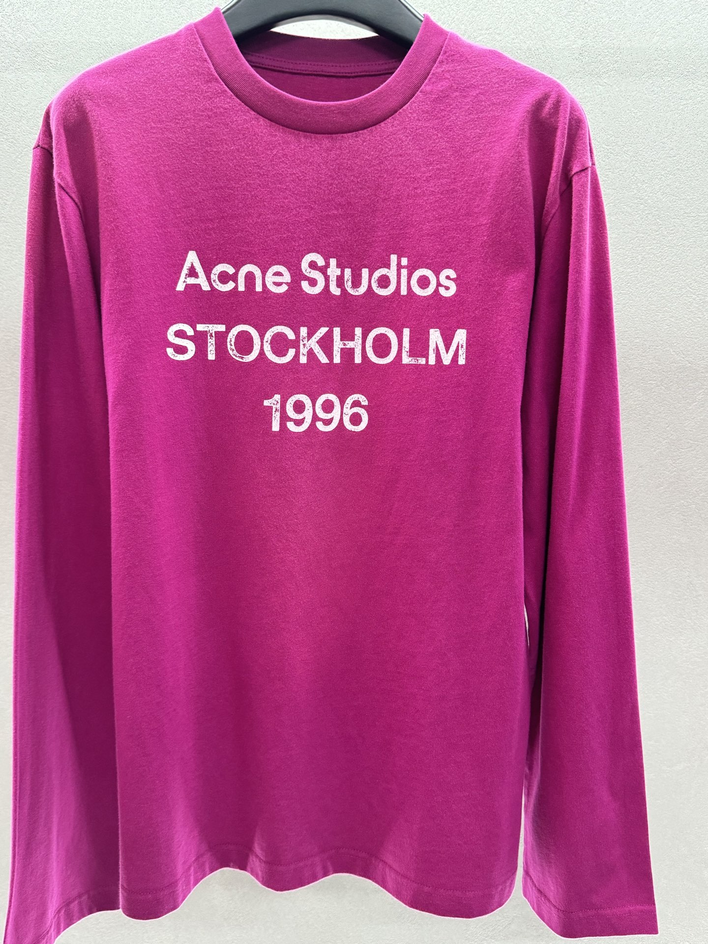 ￼ ❄️2025 Autumn and Winter❄️！Acn*，又出爆款单品，火龙色做旧长袖T恤，精