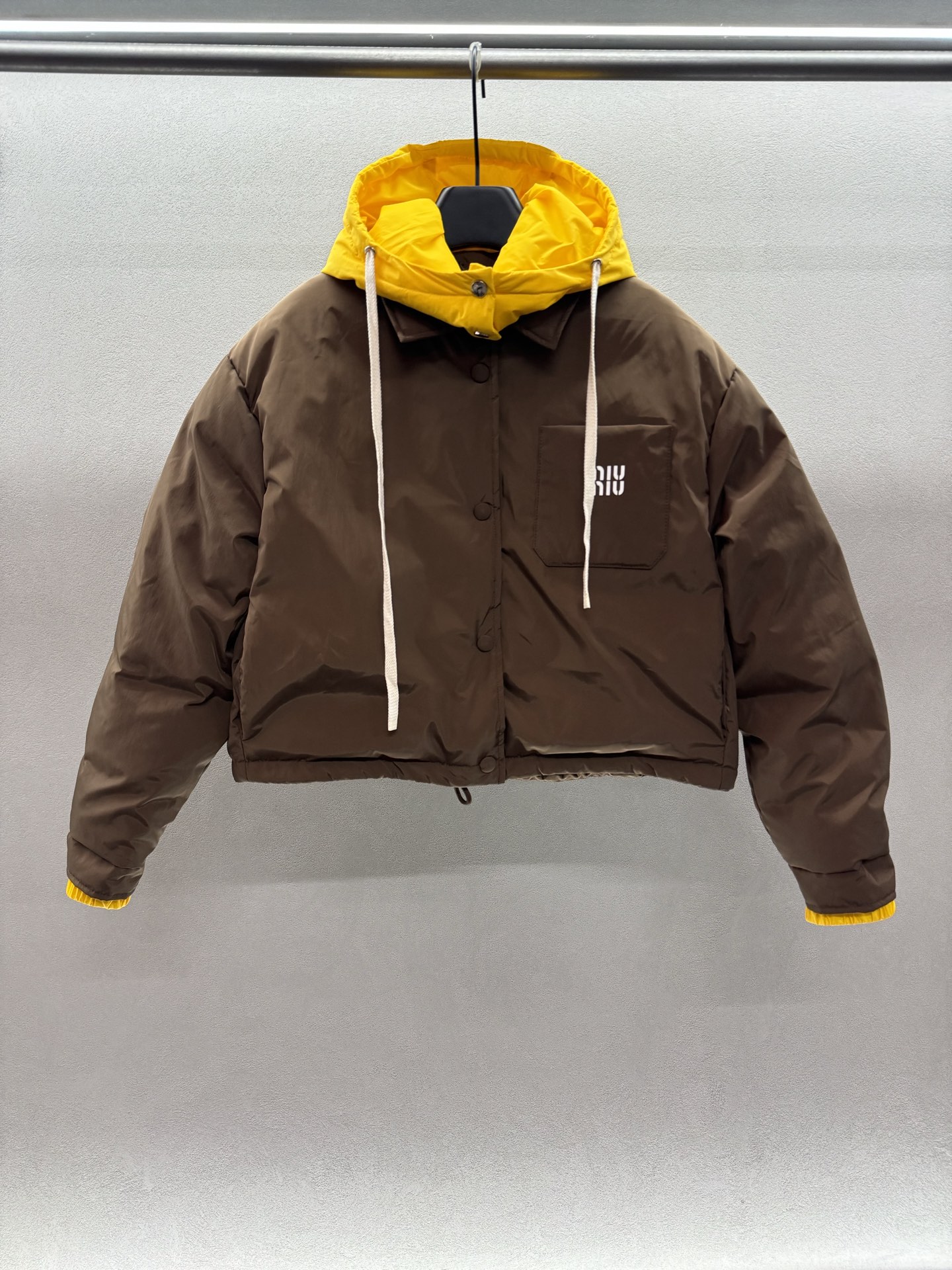 ￼ ❄️2025 Autumn and Winter❄️！MiuMi*，撞色连帽面包服，订制yb面料质感