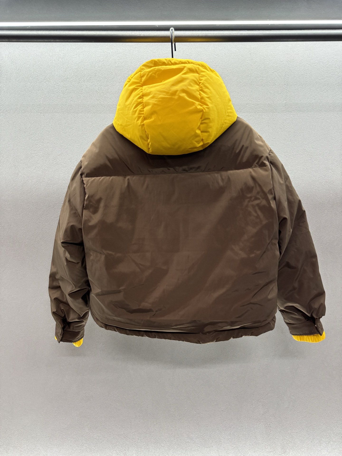 ￼ ❄️2025 Autumn and Winter❄️！MiuMi*，撞色连帽面包服，订制yb面料质感