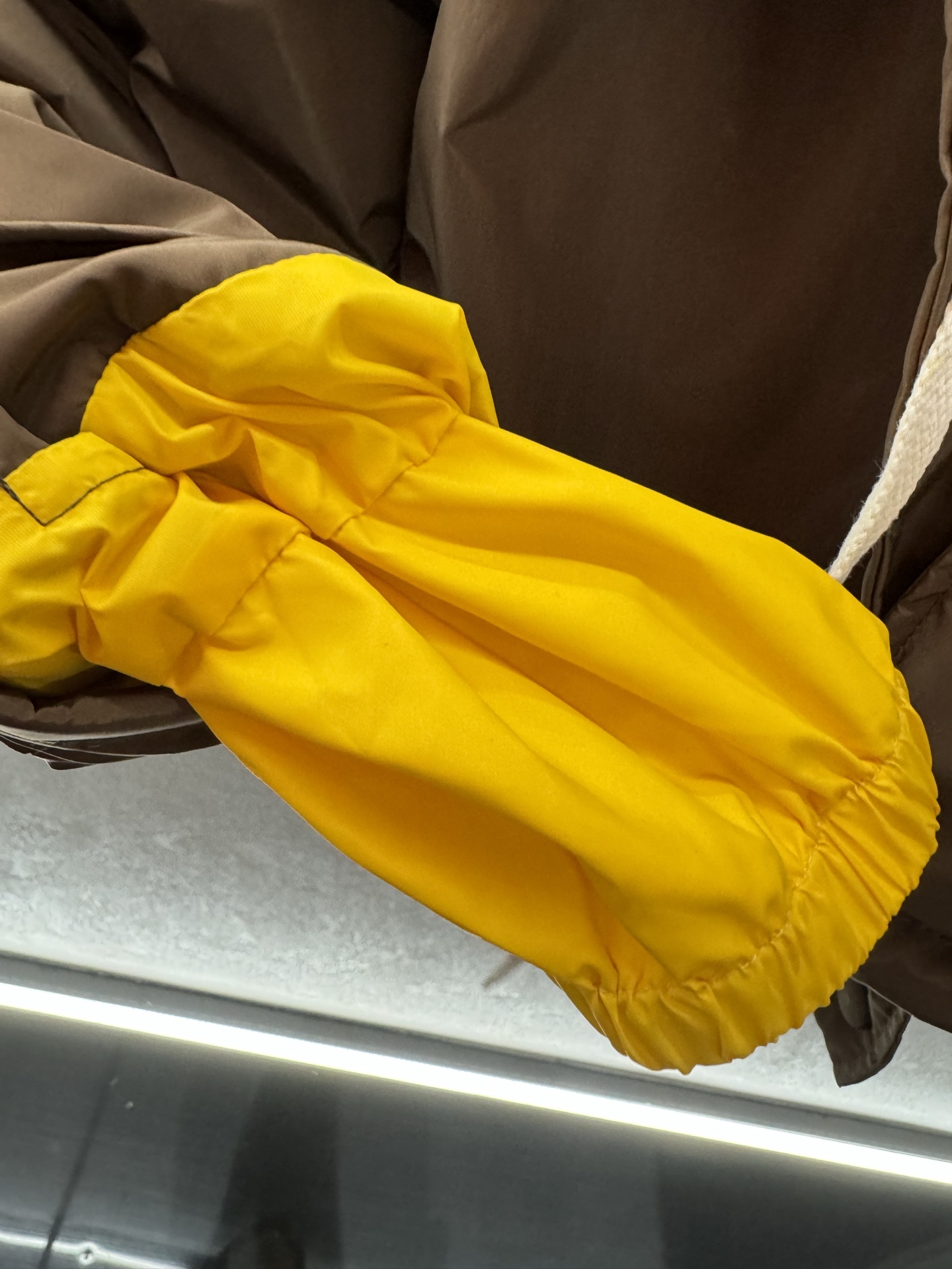 ￼ ❄️2025 Autumn and Winter❄️！MiuMi*，撞色连帽面包服，订制yb面料质感