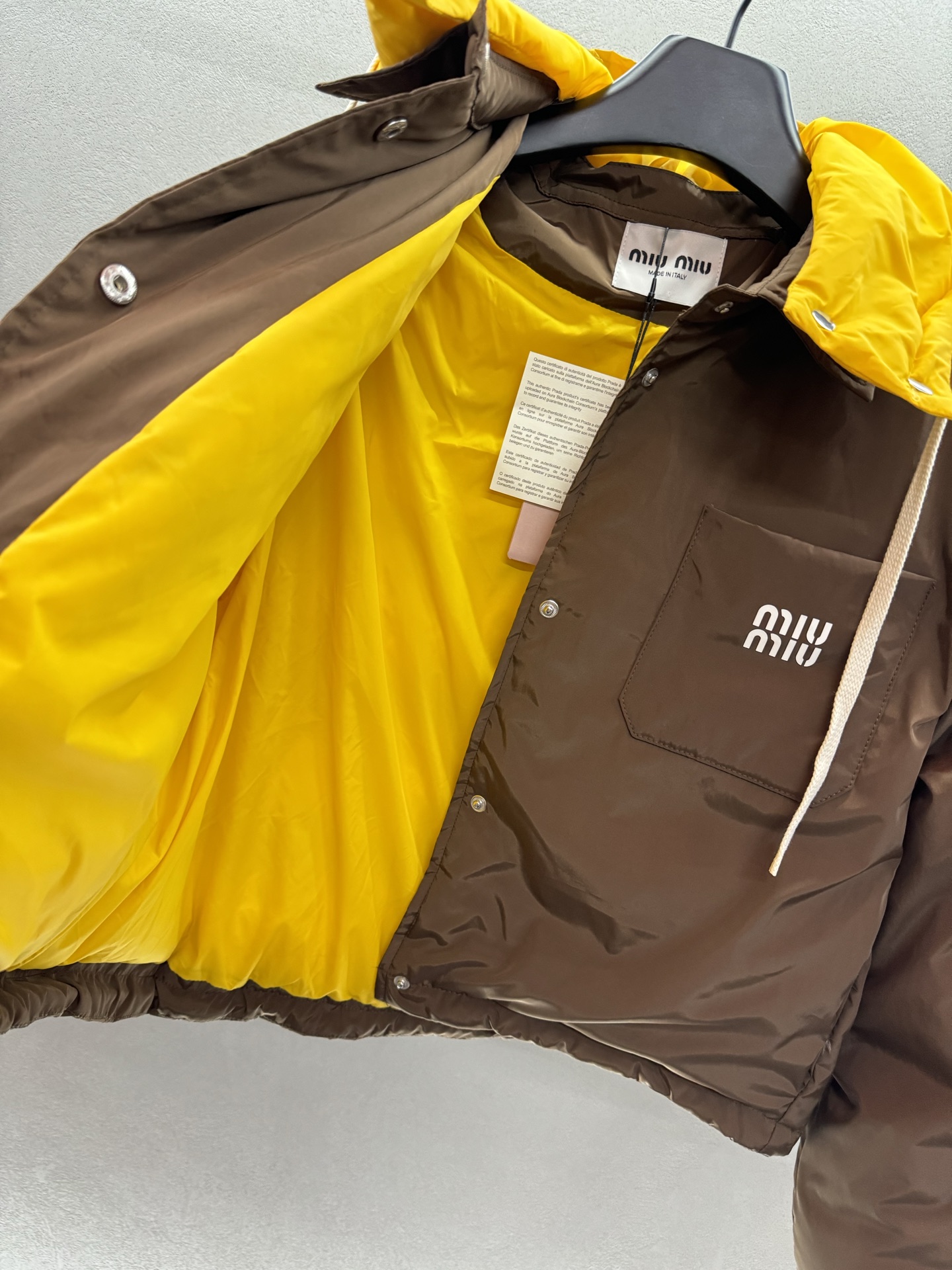 ￼ ❄️2025 Autumn and Winter❄️！MiuMi*，撞色连帽面包服，订制yb面料质感