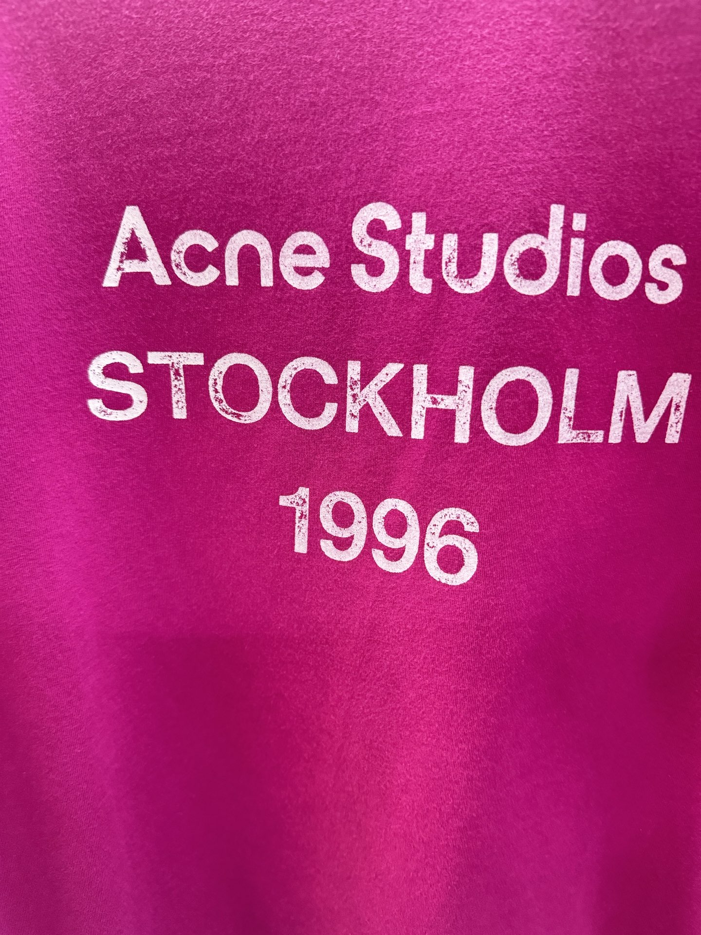 ￼ ❄️2025 Autumn and Winter❄️！Acn*，又出爆款单品，火龙色做旧长袖T恤，精