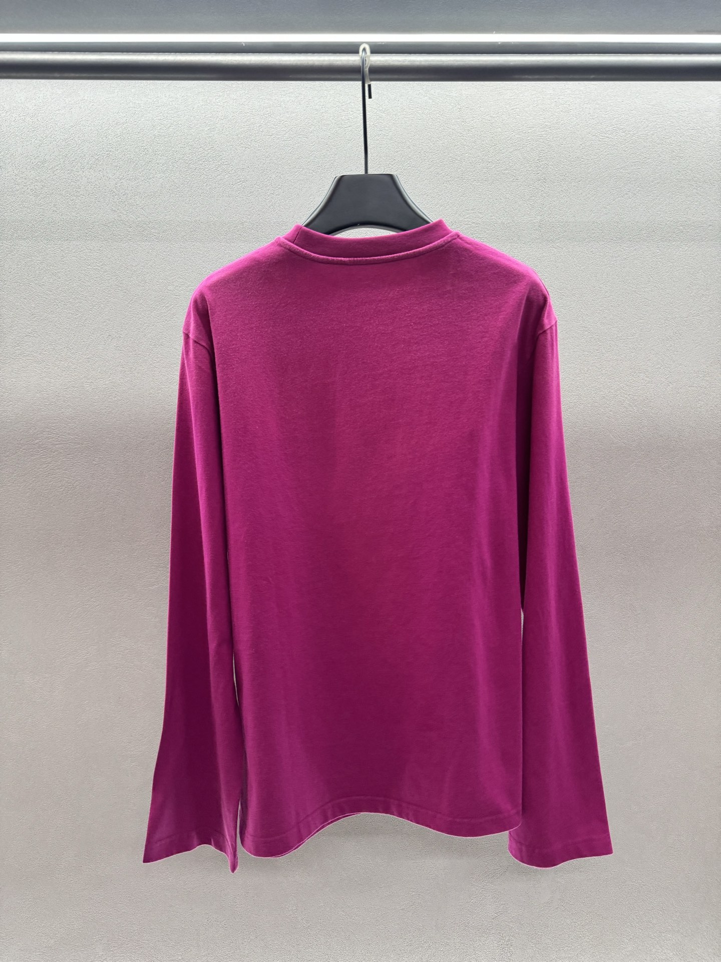 ￼ ❄️2025 Autumn and Winter❄️！Acn*，又出爆款单品，火龙色做旧长袖T恤，精