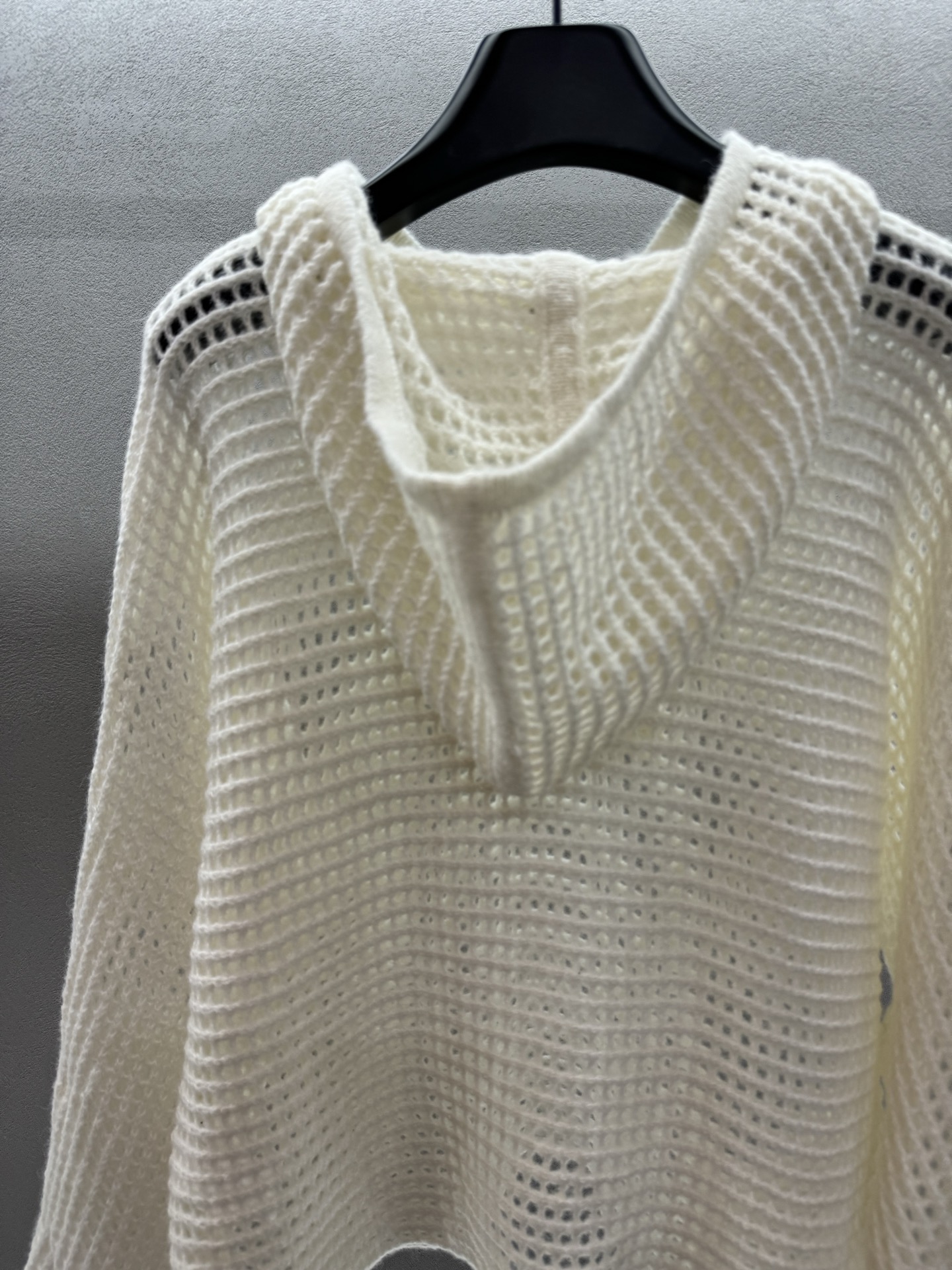 ￼ ❄️2025 Autumn and Winter❄️！loew*，温柔风镂空毛衣，高级感气质慵懒风，