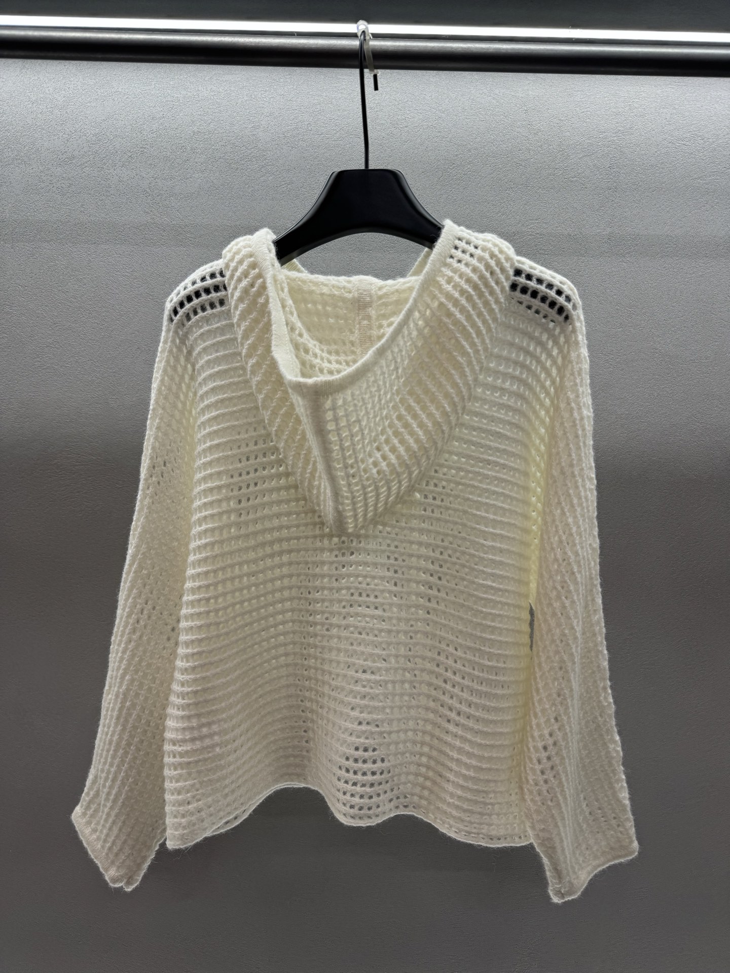 ￼ ❄️2025 Autumn and Winter❄️！loew*，温柔风镂空毛衣，高级感气质慵懒风，