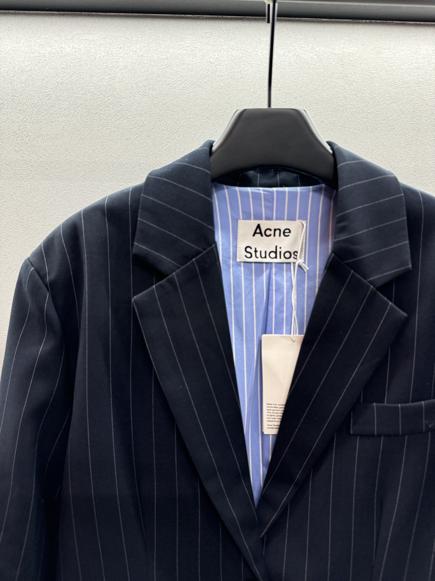 ￼ ❄️2025 Autumn and Winter❄️！Acn*，条纹拼接假西服，藏蓝色拼接浅色条纹衬