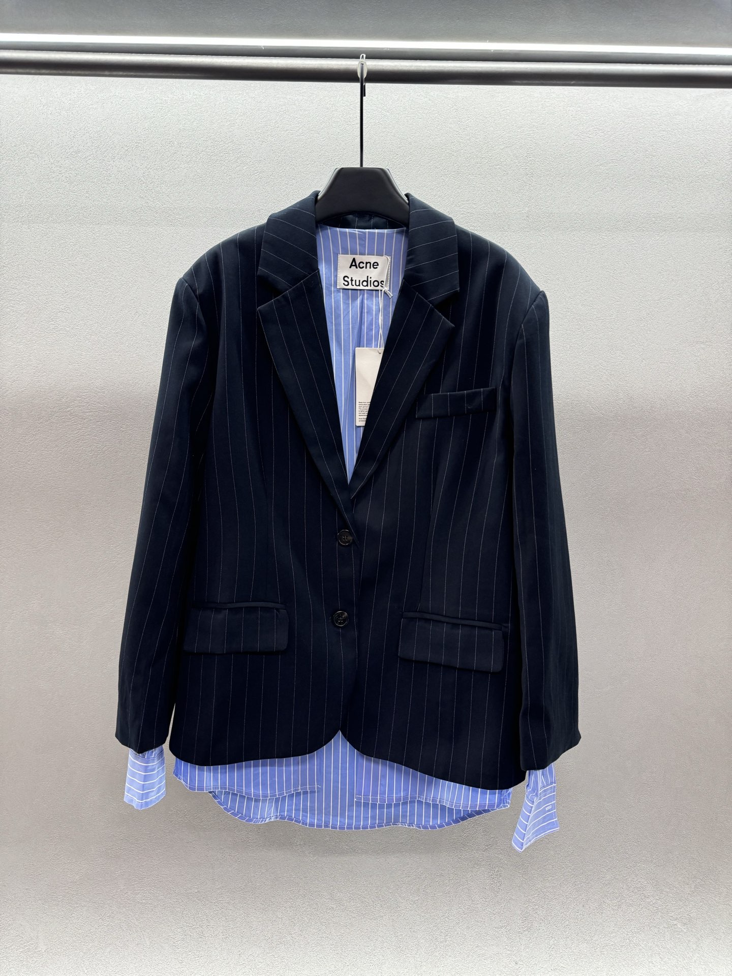 ￼ ❄️2025 Autumn and Winter❄️！Acn*，条纹拼接假西服，藏蓝色拼接浅色条纹衬
