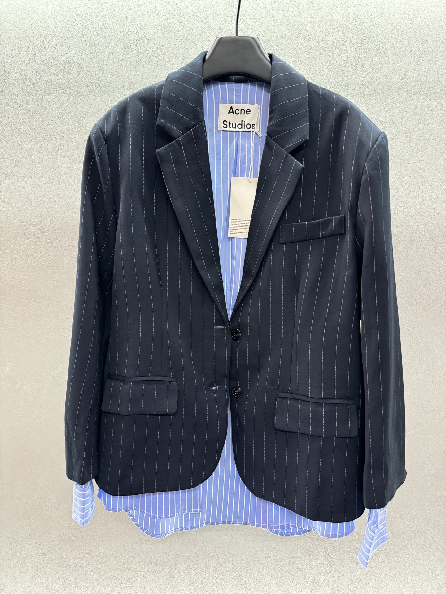 ￼ ❄️2025 Autumn and Winter❄️！Acn*，条纹拼接假西服，藏蓝色拼接浅色条纹衬