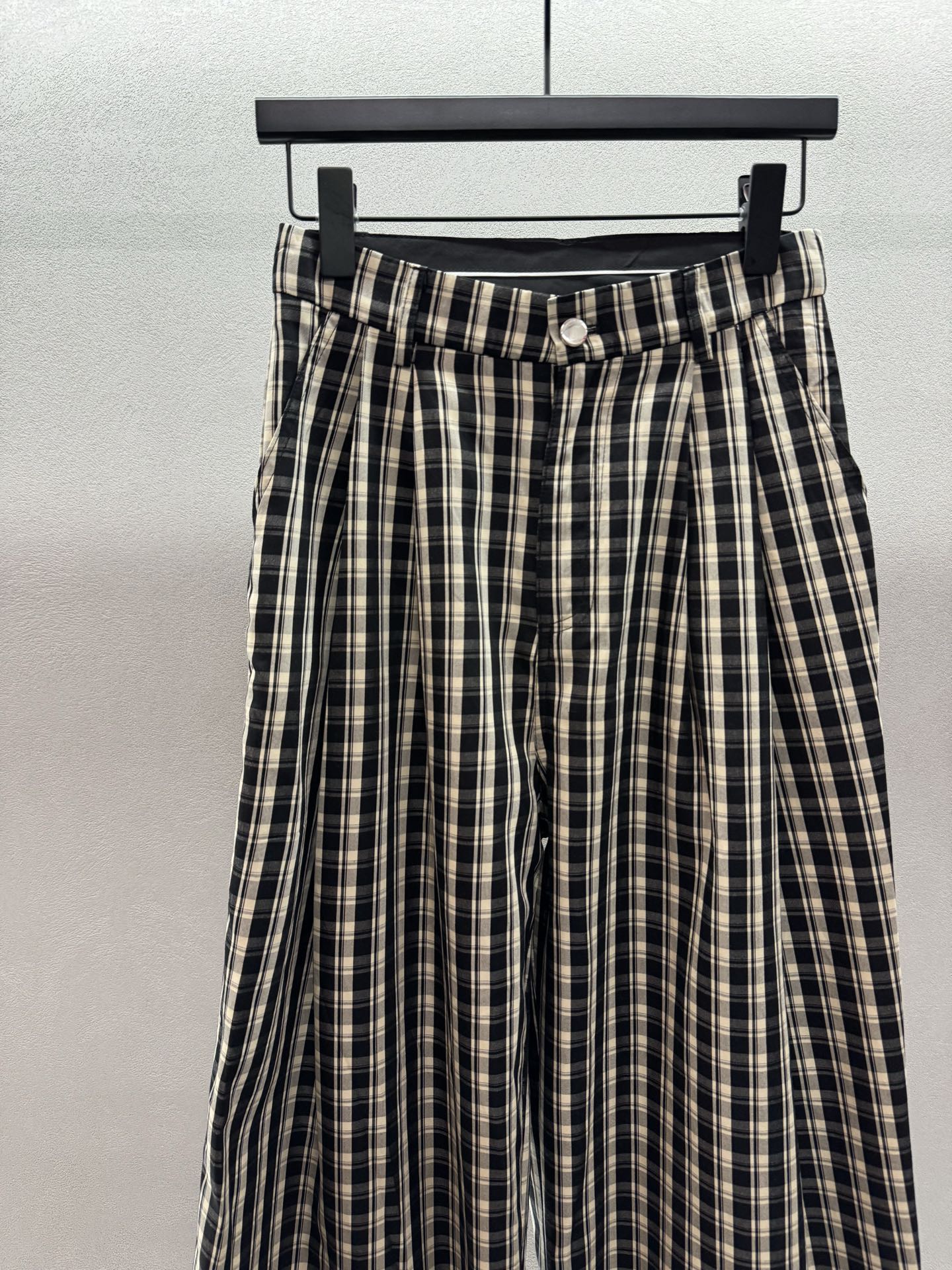 ￼ ❄️2025 Autumn and Winter❄️！re*van，阔腿格子裤，挽边字母格子阔腿裤，