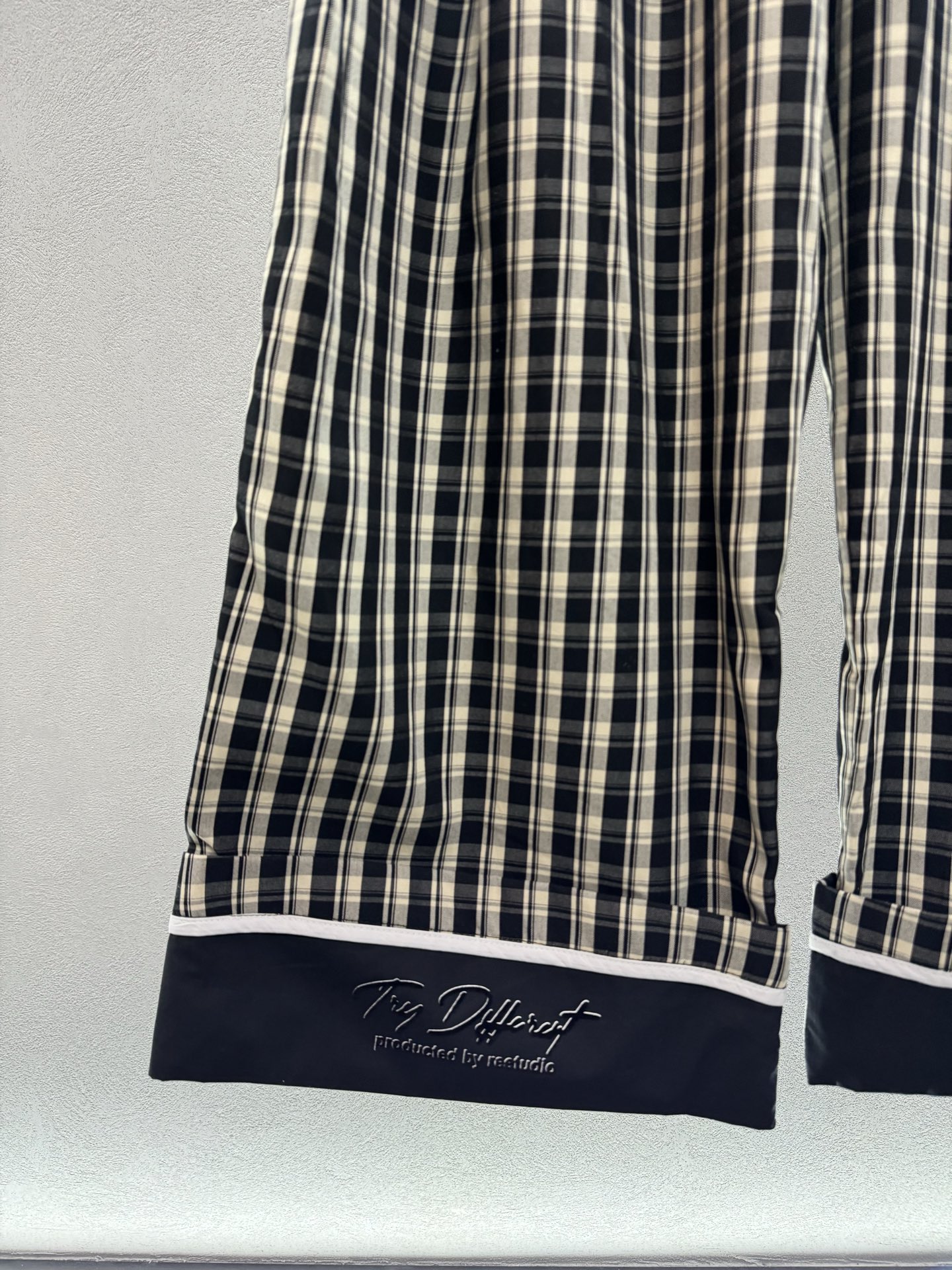 ￼ ❄️2025 Autumn and Winter❄️！re*van，阔腿格子裤，挽边字母格子阔腿裤，