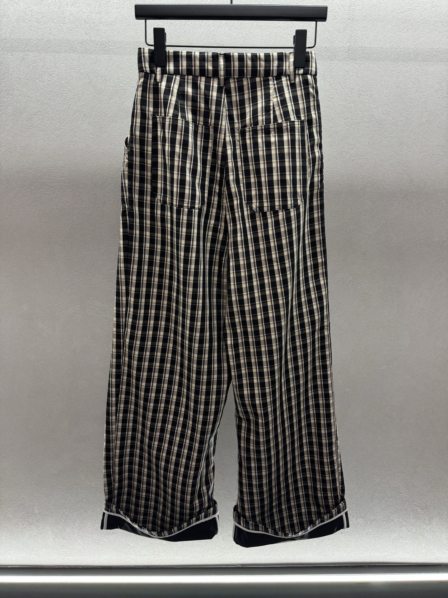 ￼ ❄️2025 Autumn and Winter❄️！re*van，阔腿格子裤，挽边字母格子阔腿裤，