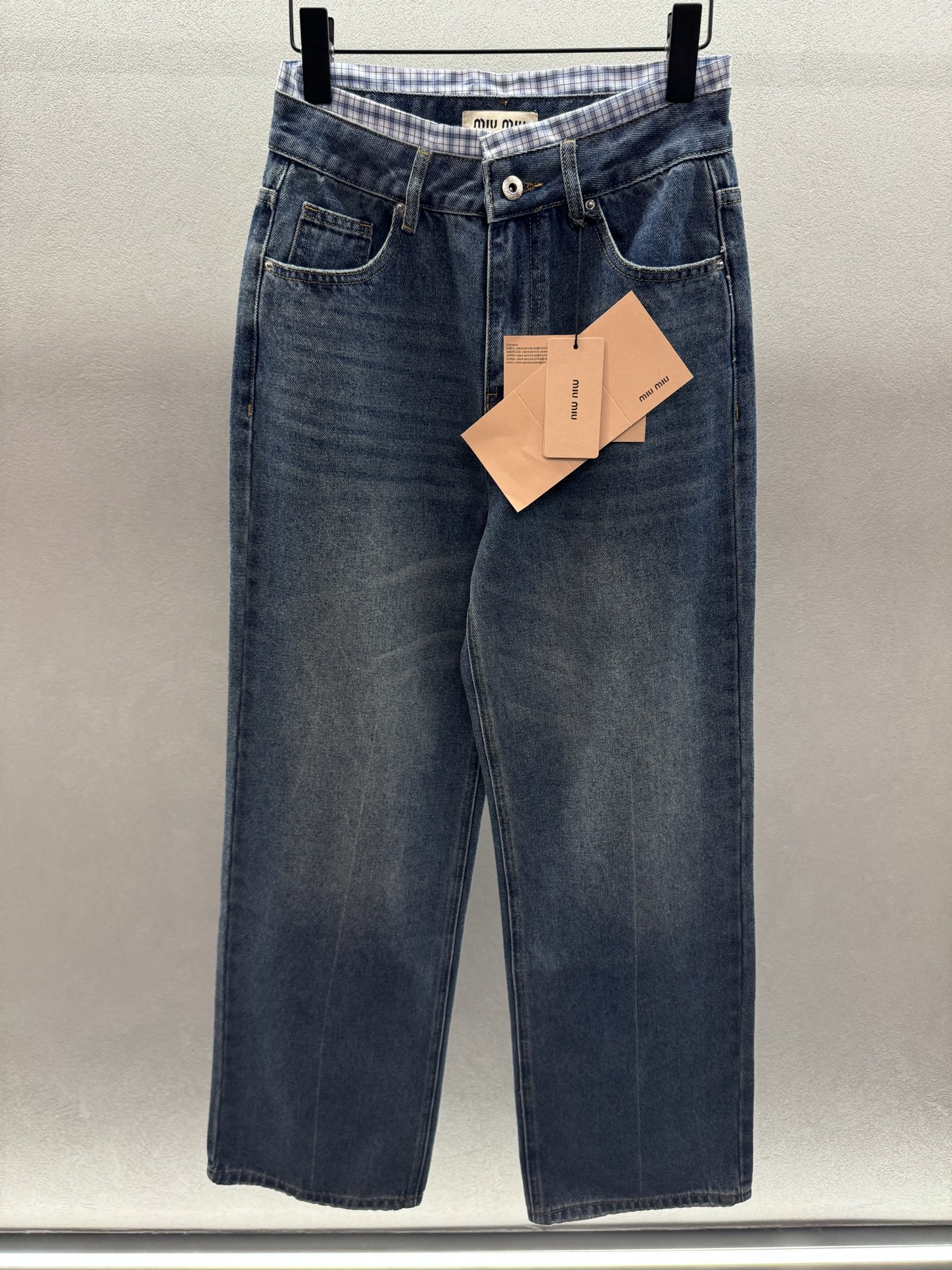 ￼ ❄️2025 Autumn and Winter❄️！MiuMi*，拼接腰直筒裤，面料柔软舒适，个性