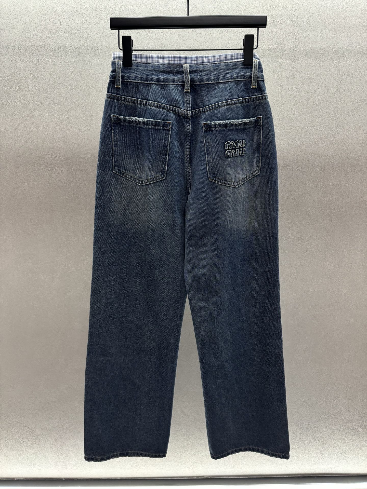 ￼ ❄️2025 Autumn and Winter❄️！MiuMi*，拼接腰直筒裤，面料柔软舒适，个性