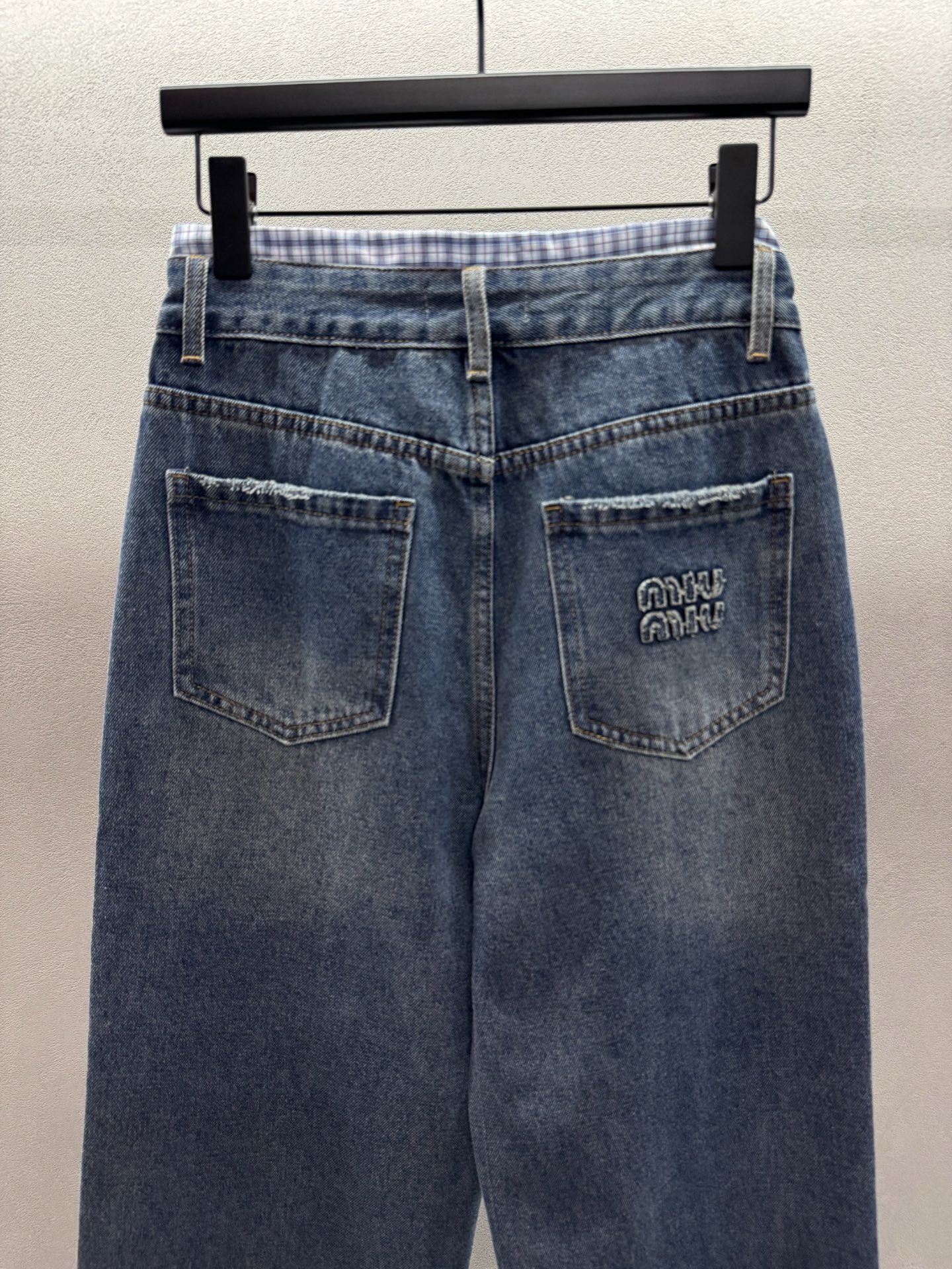 ￼ ❄️2025 Autumn and Winter❄️！MiuMi*，拼接腰直筒裤，面料柔软舒适，个性