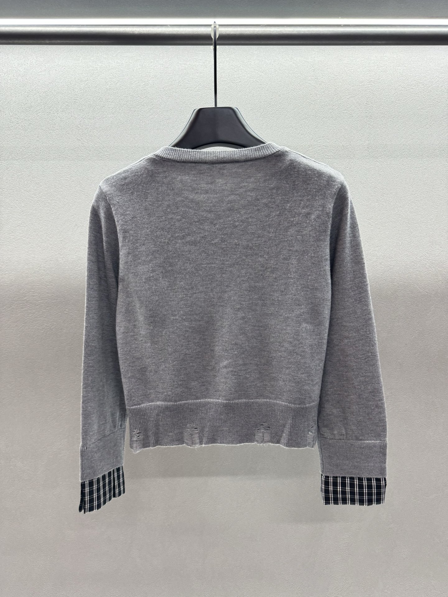 ￼ ❄️2025 Autumn and Winter❄️！Re*Van，格子拼接针织开衫，休闲时髦感，甜