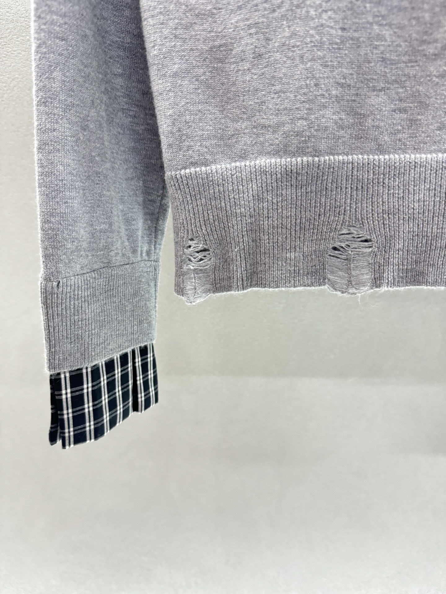 ￼ ❄️2025 Autumn and Winter❄️！Re*Van，格子拼接针织开衫，休闲时髦感，甜