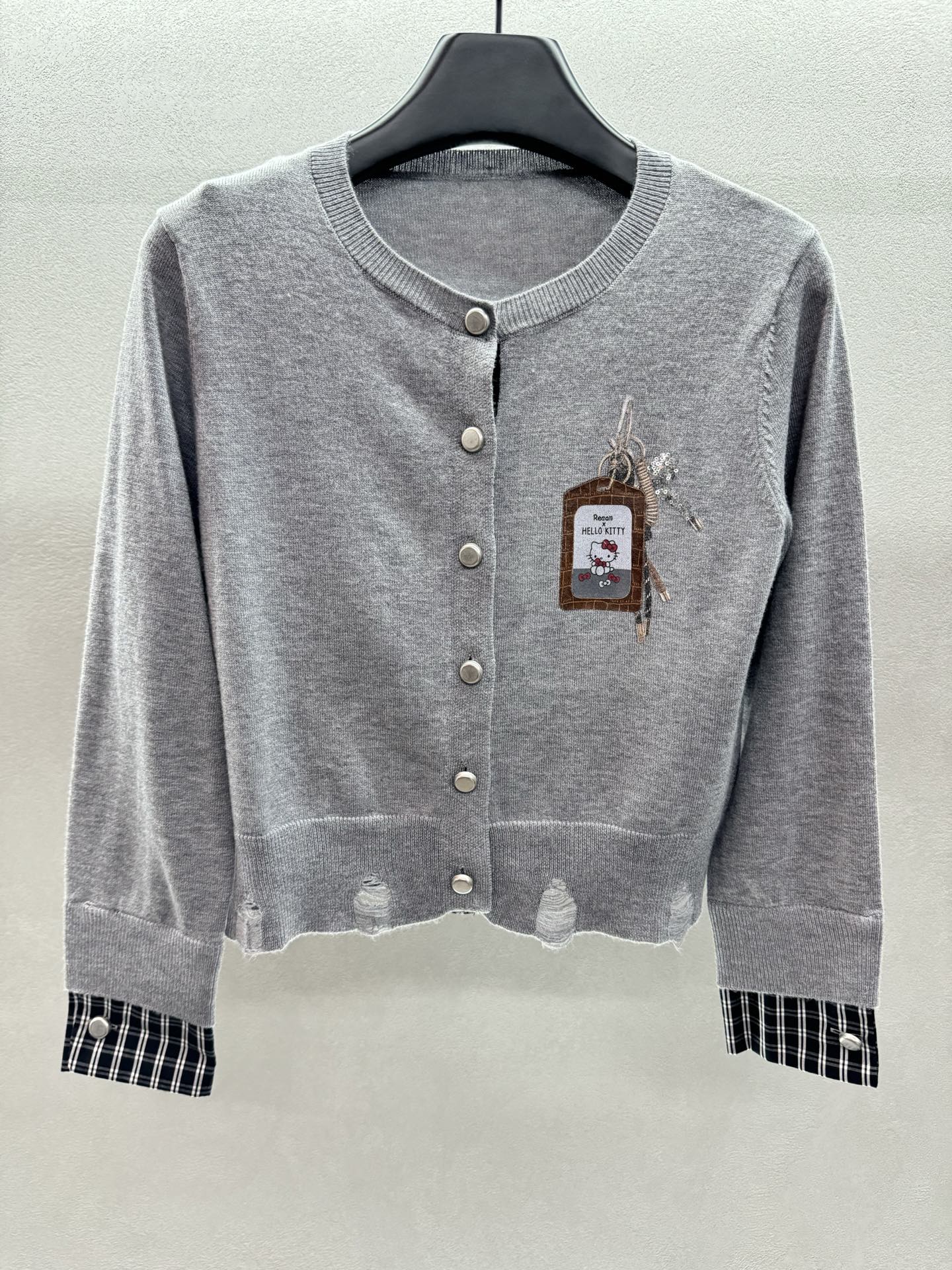 ￼ ❄️2025 Autumn and Winter❄️！Re*Van，格子拼接针织开衫，休闲时髦感，甜