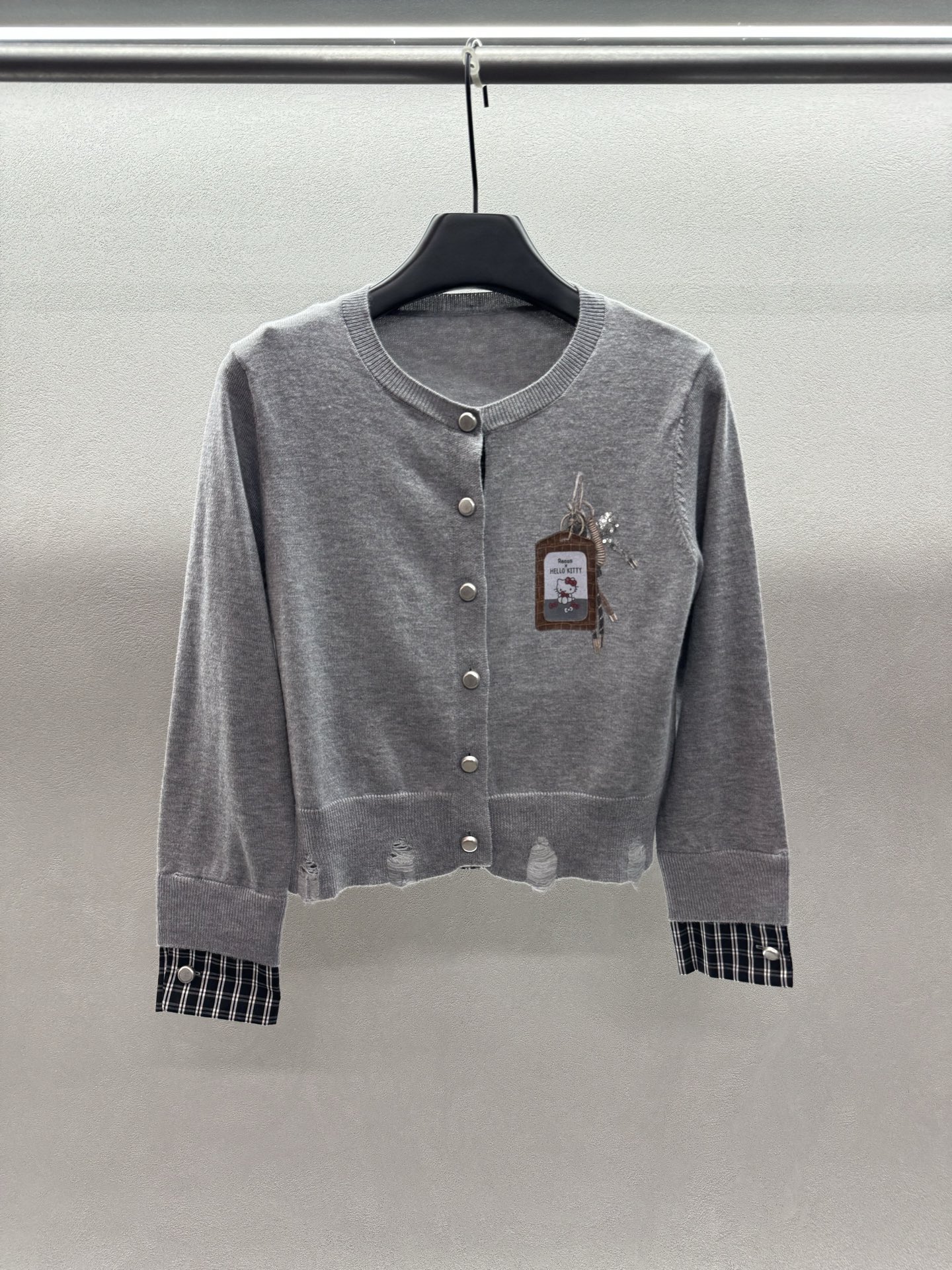 ￼ ❄️2025 Autumn and Winter❄️！Re*Van，格子拼接针织开衫，休闲时髦感，甜