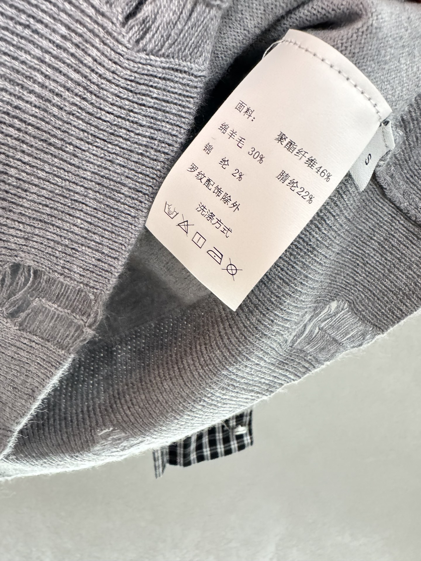 ￼ ❄️2025 Autumn and Winter❄️！Re*Van，格子拼接针织开衫，休闲时髦感，甜