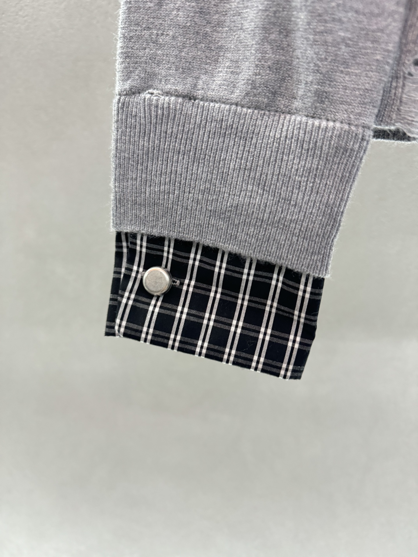 ￼ ❄️2025 Autumn and Winter❄️！Re*Van，格子拼接针织开衫，休闲时髦感，甜