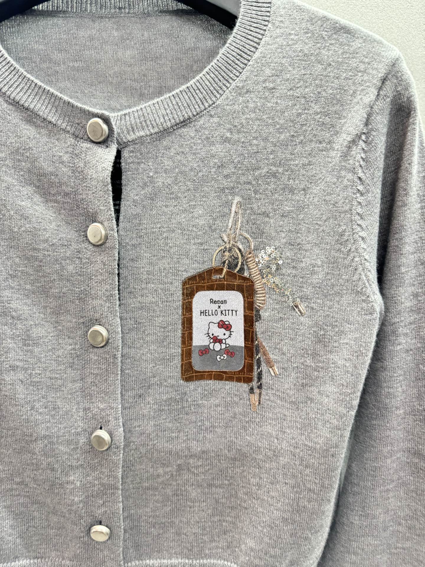 ￼ ❄️2025 Autumn and Winter❄️！Re*Van，格子拼接针织开衫，休闲时髦感，甜