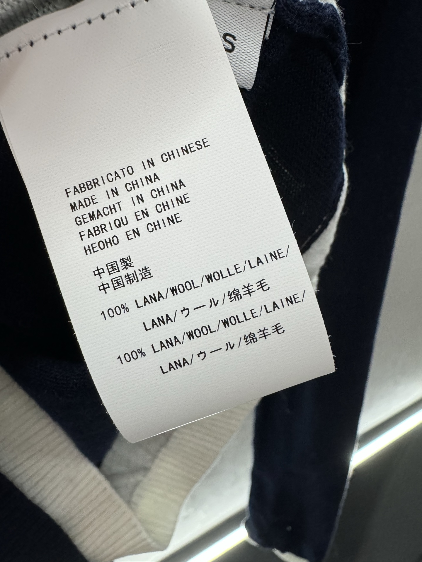 ￼ ❄️2025 Autumn and Winter❄️！Ann撞色假两件V领针织开衫，💯绵羊毛材质，保