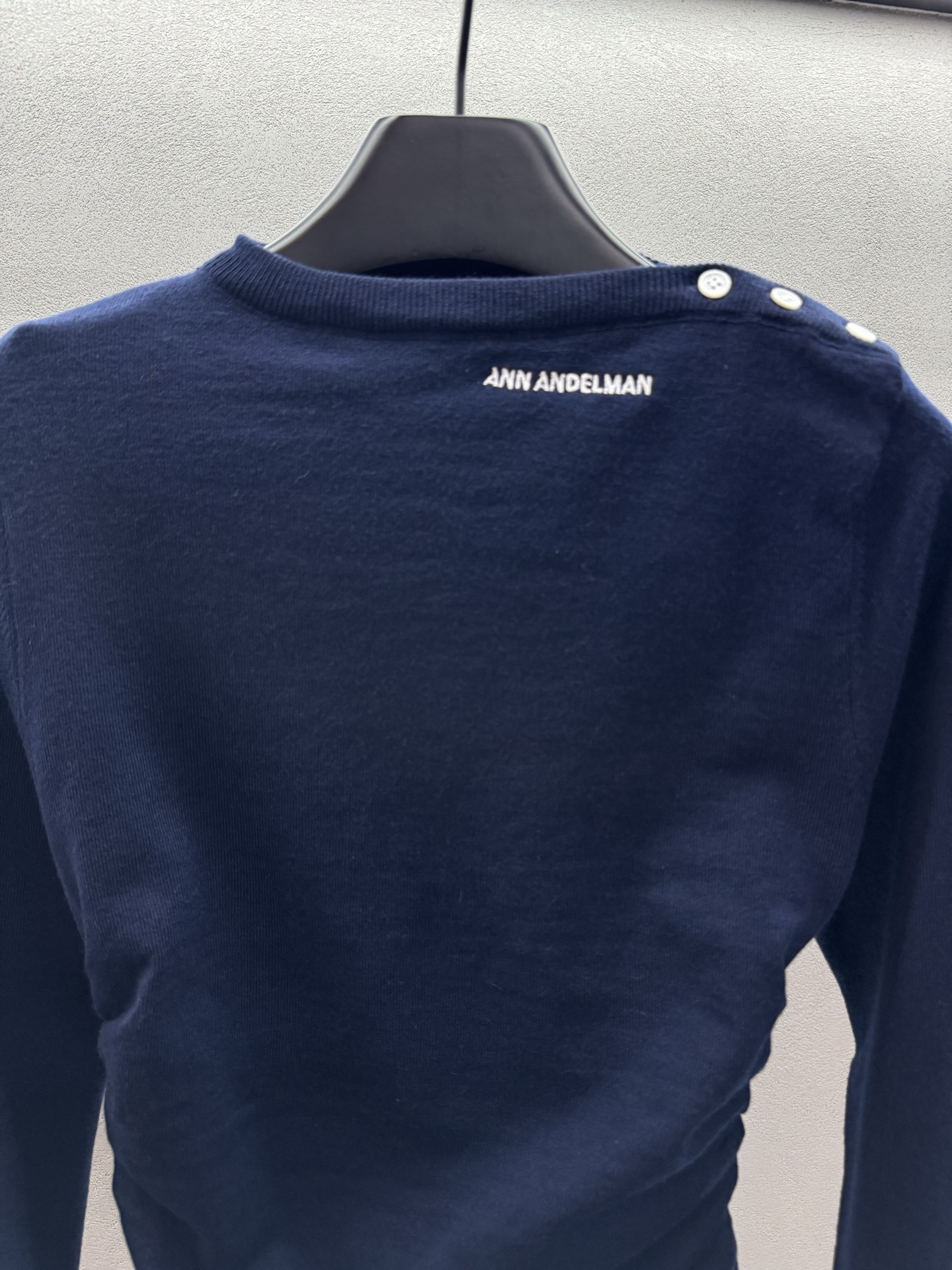 ￼ ￼ ❄️2025 Autumn and Winter❄️！Ann一字领针织上衣，💯绵羊毛材质，保暖+