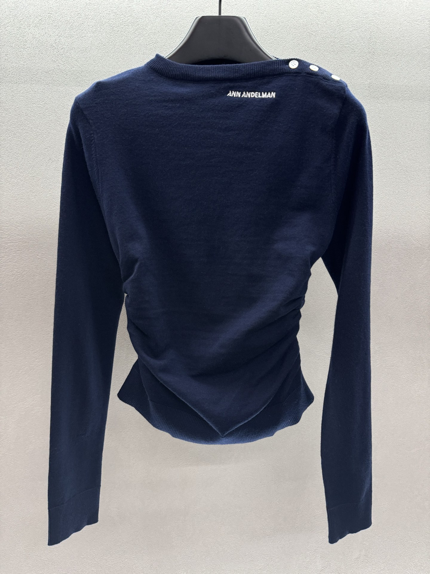 ￼ ￼ ❄️2025 Autumn and Winter❄️！Ann一字领针织上衣，💯绵羊毛材质，保暖+