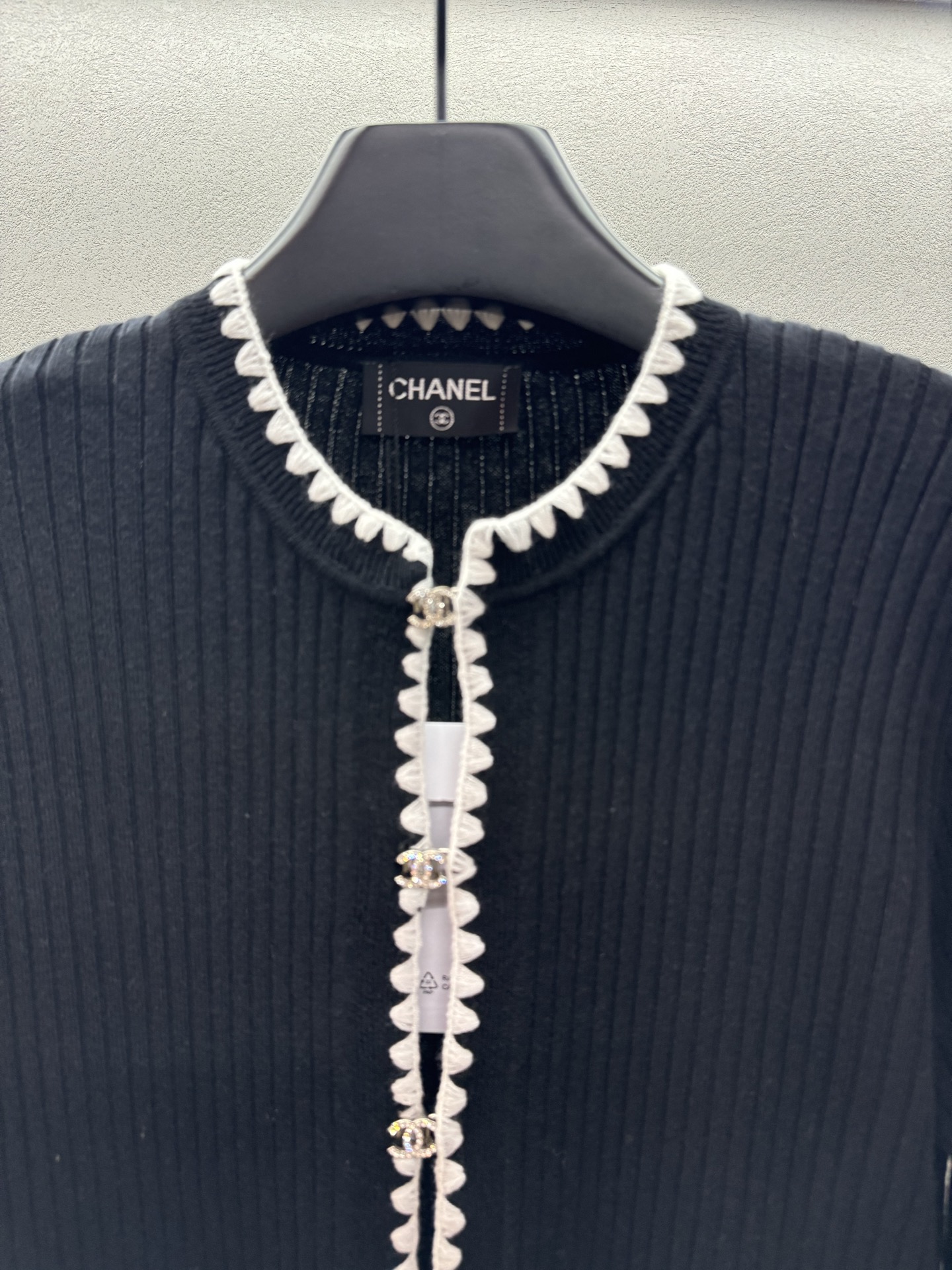 ￼ ❄️2025 Autumn and Winter❄️！chane*，小香中古开衫，又美又有识别度，版