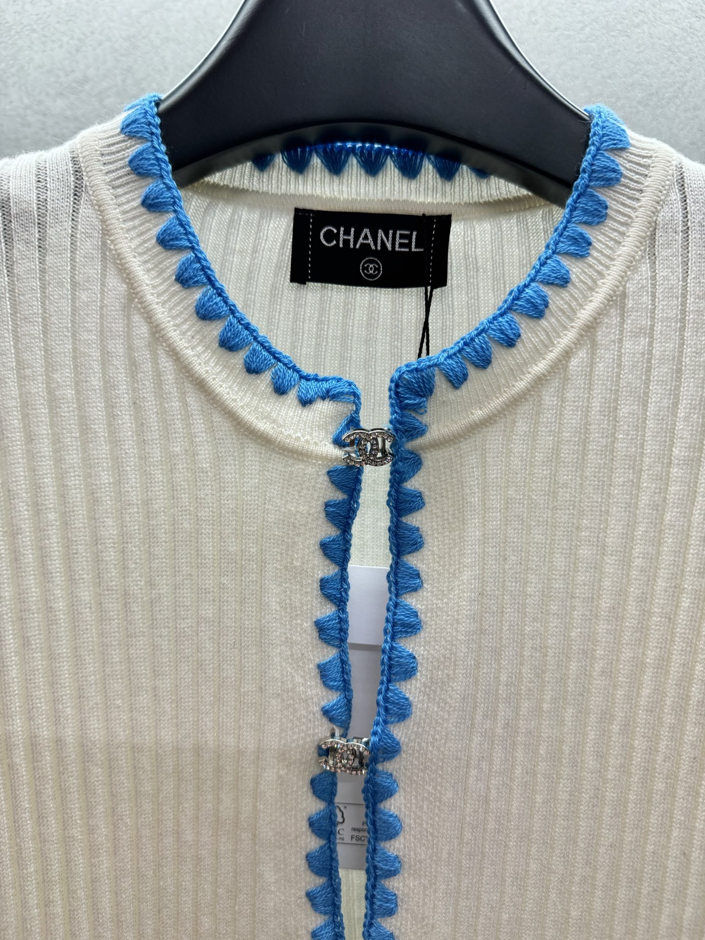 ￼ ❄️2025 Autumn and Winter❄️！chane*，小香中古开衫，又美又有识别度，版