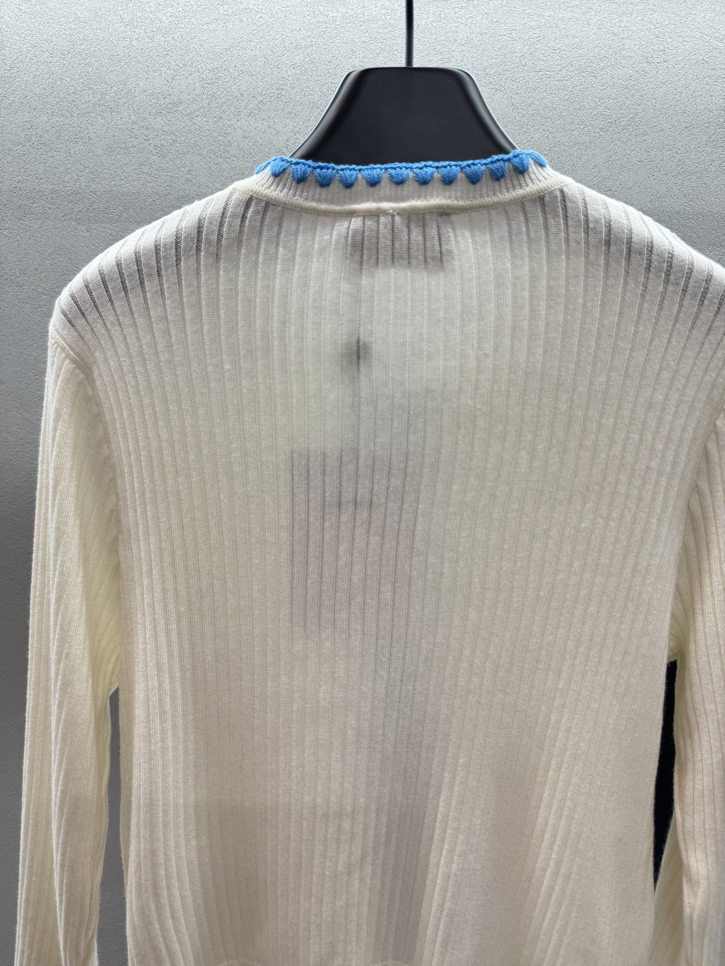 ￼ ❄️2025 Autumn and Winter❄️！chane*，小香中古开衫，又美又有识别度，版