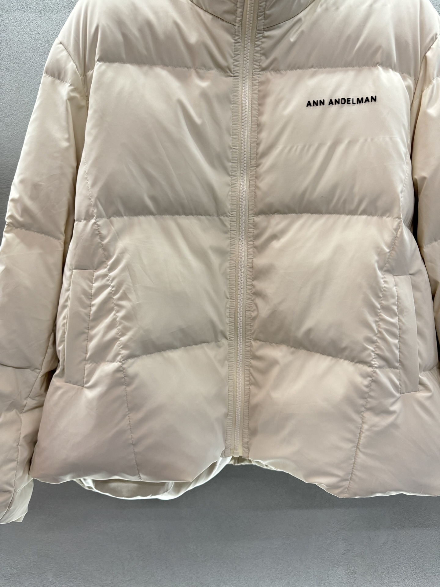 ￼ ❄️2025 Autumn and Winter❄️！Ann立领羽绒面包服！手感软糯且细腻，上身温暖